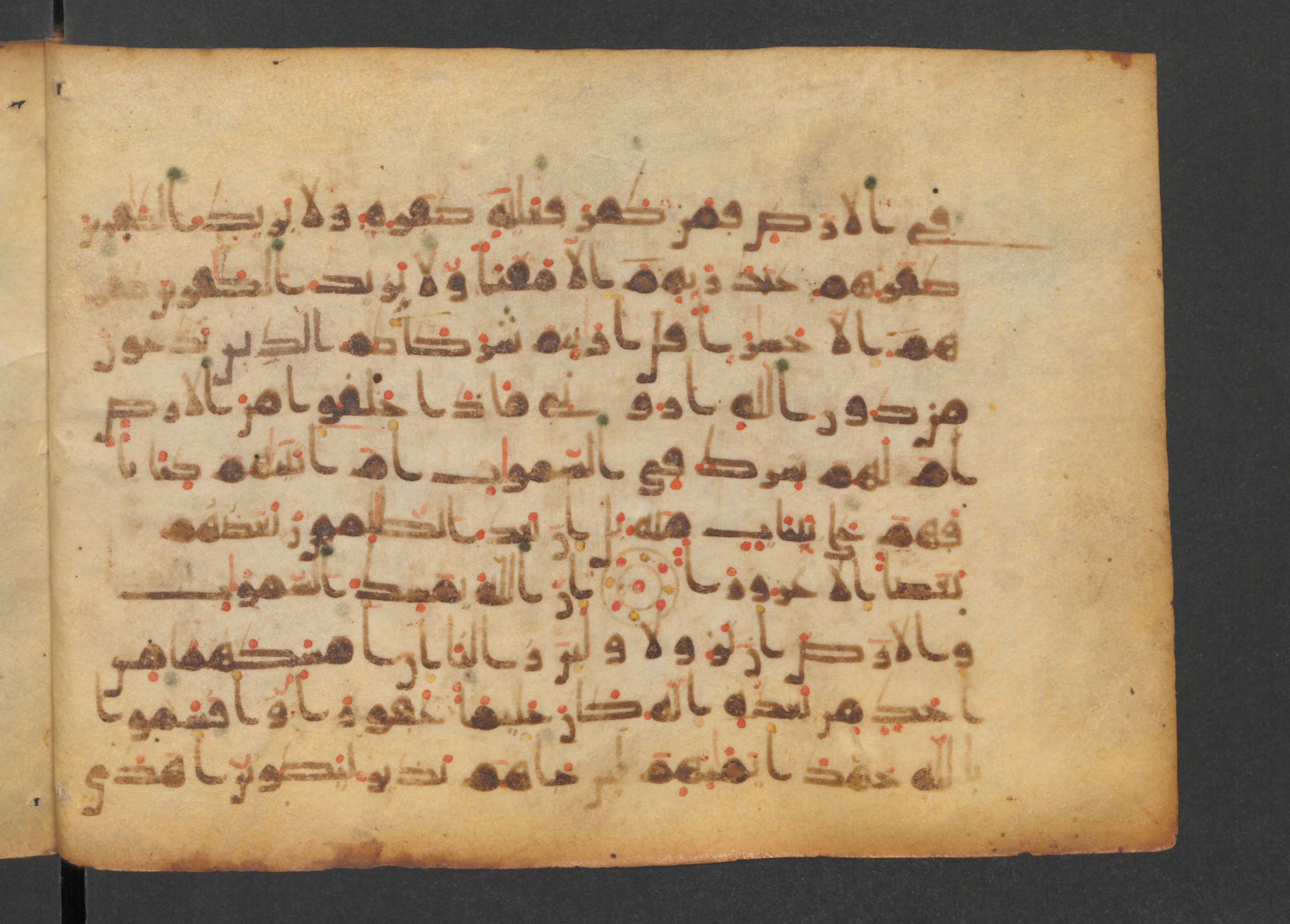 Codex Petermann I 38 (Scan 2), in kūfī D.Vb script, showing Surah 35:39 from Mid-8th to Late 10th Century AD found in Unknown, currently housed at Staatsbibliothek zu Berlin, Berlin