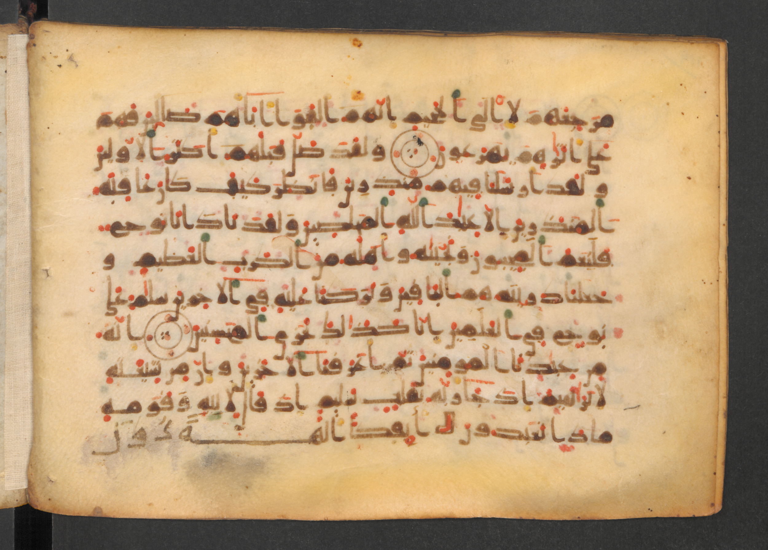 Codex Petermann I 38, in kūfī D.Vb script, showing Surah 37:71 from Mid-8th to Late 10th Century AD found in Unknown, currently housed at Staatsbibliothek zu Berlin, Berlin