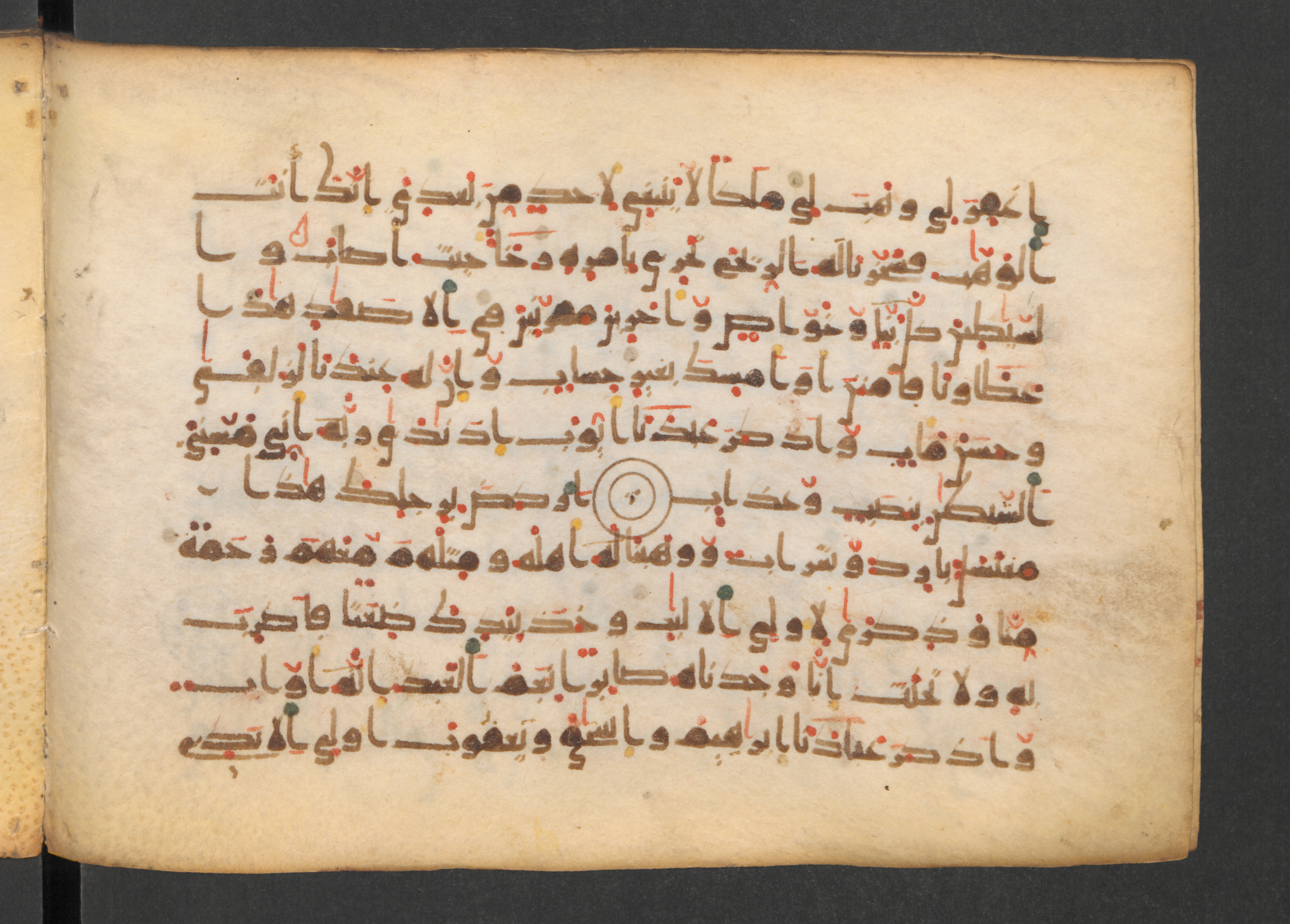 Codex Petermann I 38, in kūfī D.Vb script, showing Surah 38:39 from Mid-8th to Late 10th Century AD found in Unknown, currently housed at Staatsbibliothek zu Berlin, Berlin