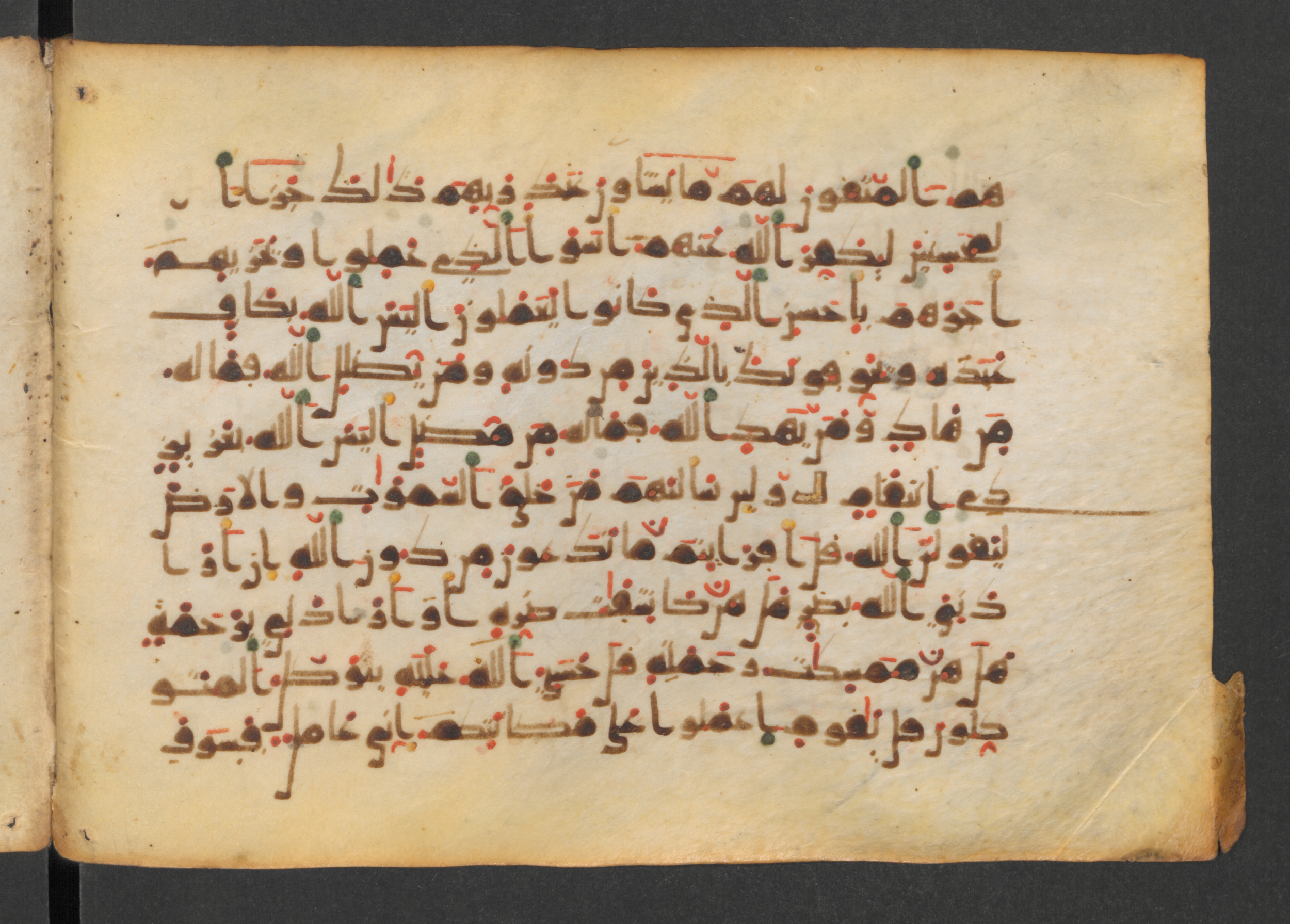 Codex Petermann I 38 (Scan 2), in kūfī D.Vb script, showing Surah 39:33 from Mid-8th to Late 10th Century AD found in Unknown, currently housed at Staatsbibliothek zu Berlin, Berlin