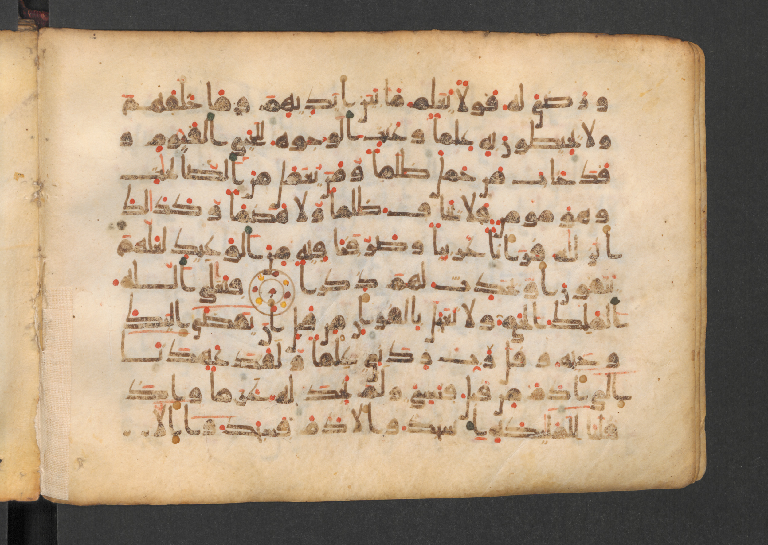 Codex Petermann I 38, in kūfī D.Vb script, showing Surah 20:113 from Mid-8th to Late 10th Century AD found in Unknown, currently housed at Staatsbibliothek zu Berlin, Berlin