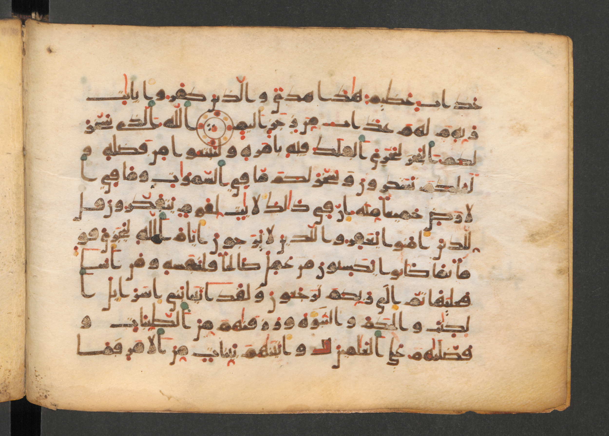 Codex Petermann I 38, in kūfī D.Vb script, showing Surah 45:13 from Mid-8th to Late 10th Century AD found in Unknown, currently housed at Staatsbibliothek zu Berlin, Berlin