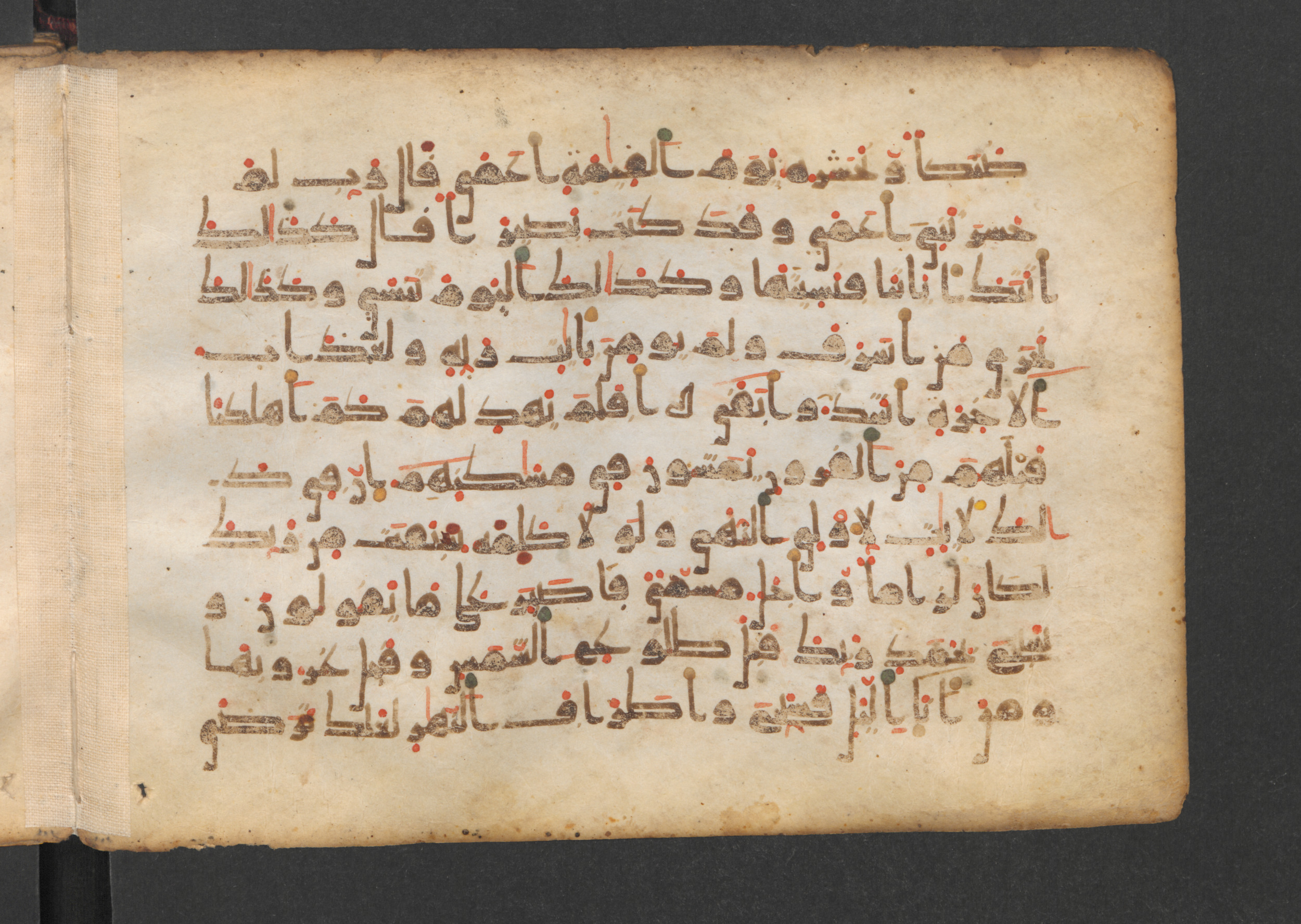 Codex Petermann I 38, in kūfī D.Vb script, showing Surah 20:129 from Mid-8th to Late 10th Century AD found in Unknown, currently housed at Staatsbibliothek zu Berlin, Berlin