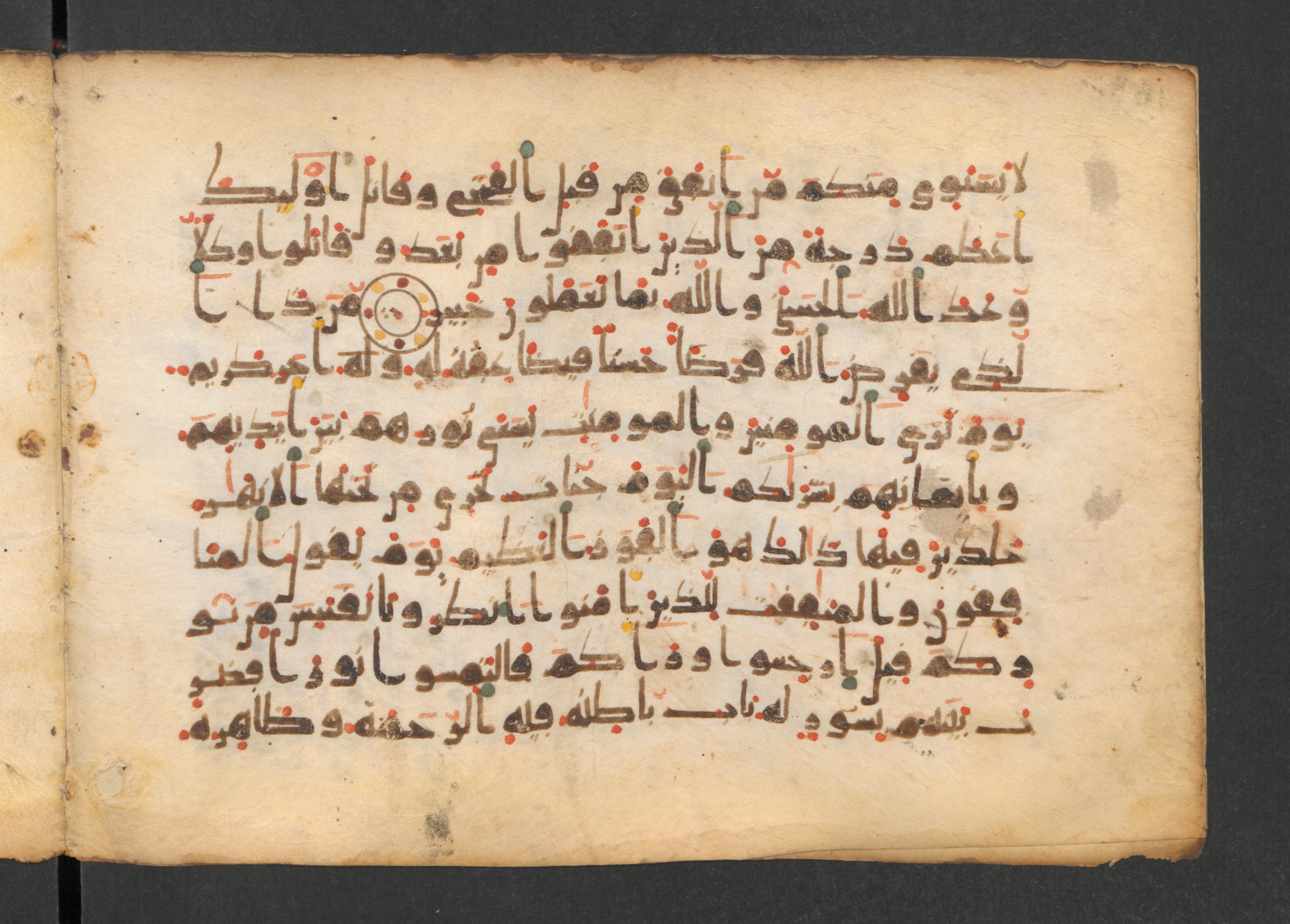 Codex Petermann I 38 (Scan 1), in kūfī D.Vb script, showing Surah 57:13 from Mid-8th to Late 10th Century AD found in Unknown, currently housed at Staatsbibliothek zu Berlin, Berlin