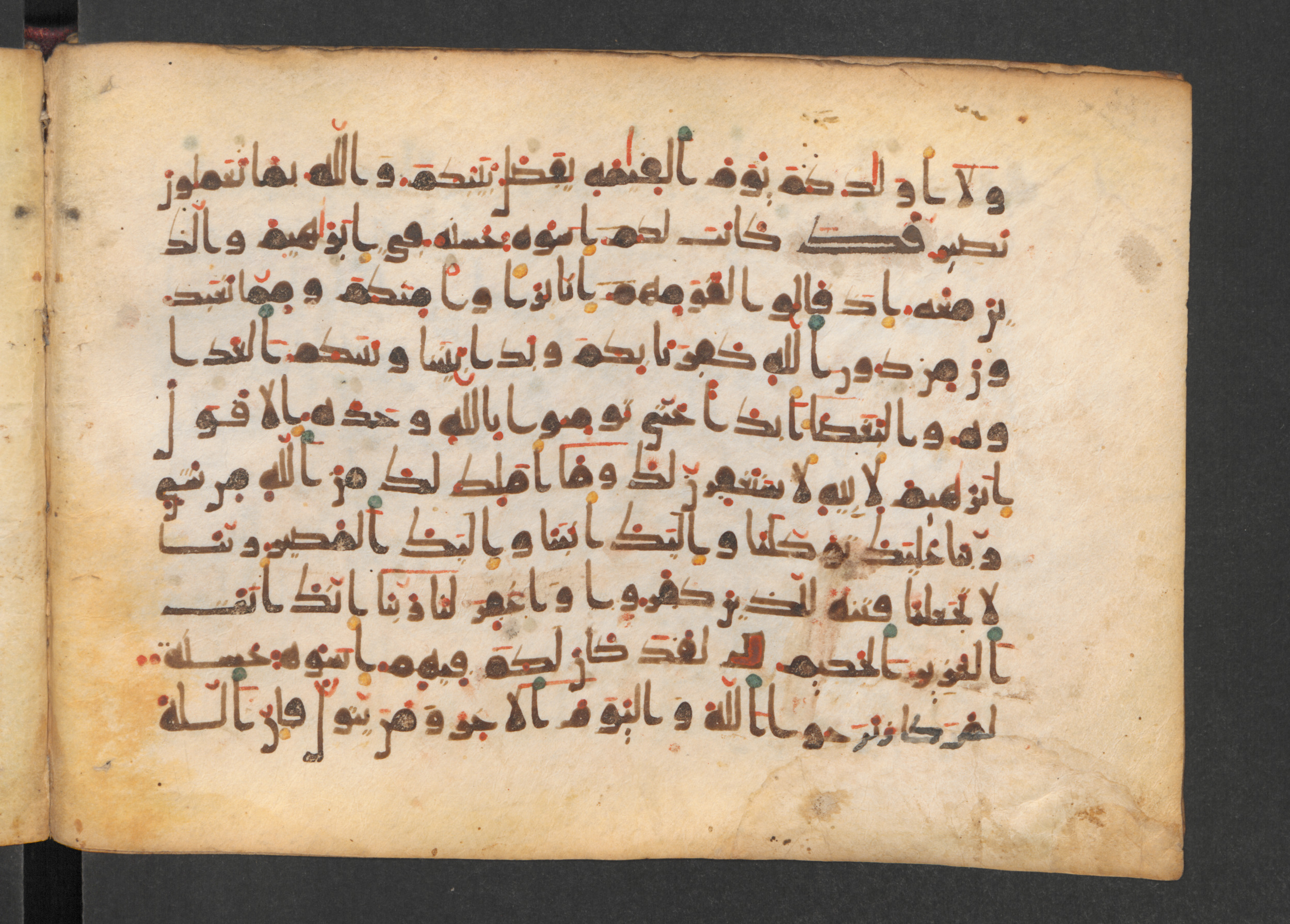 Codex Petermann I 38 (Scan 1), in kūfī D.Vb script, showing Surah 60:6 from Mid-8th to Late 10th Century AD found in Unknown, currently housed at Staatsbibliothek zu Berlin, Berlin