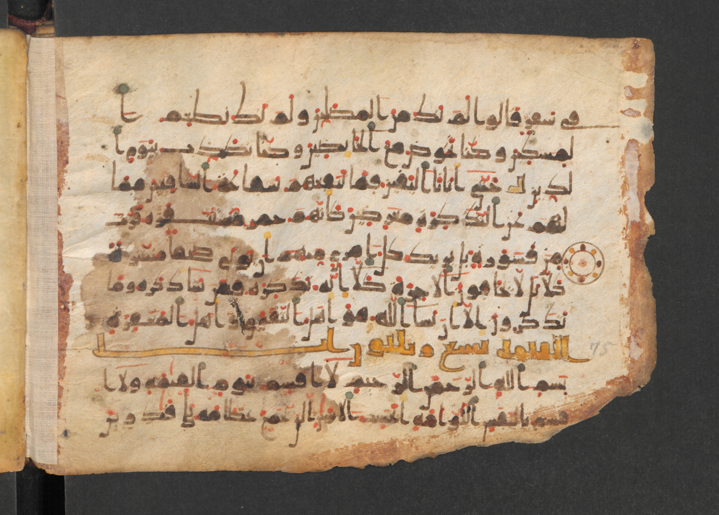 Codex Petermann I 38, in kūfī D.Vb script, showing Surah 74:49 from Mid-8th to Late 10th Century AD found in Unknown, currently housed at Staatsbibliothek zu Berlin, Berlin
