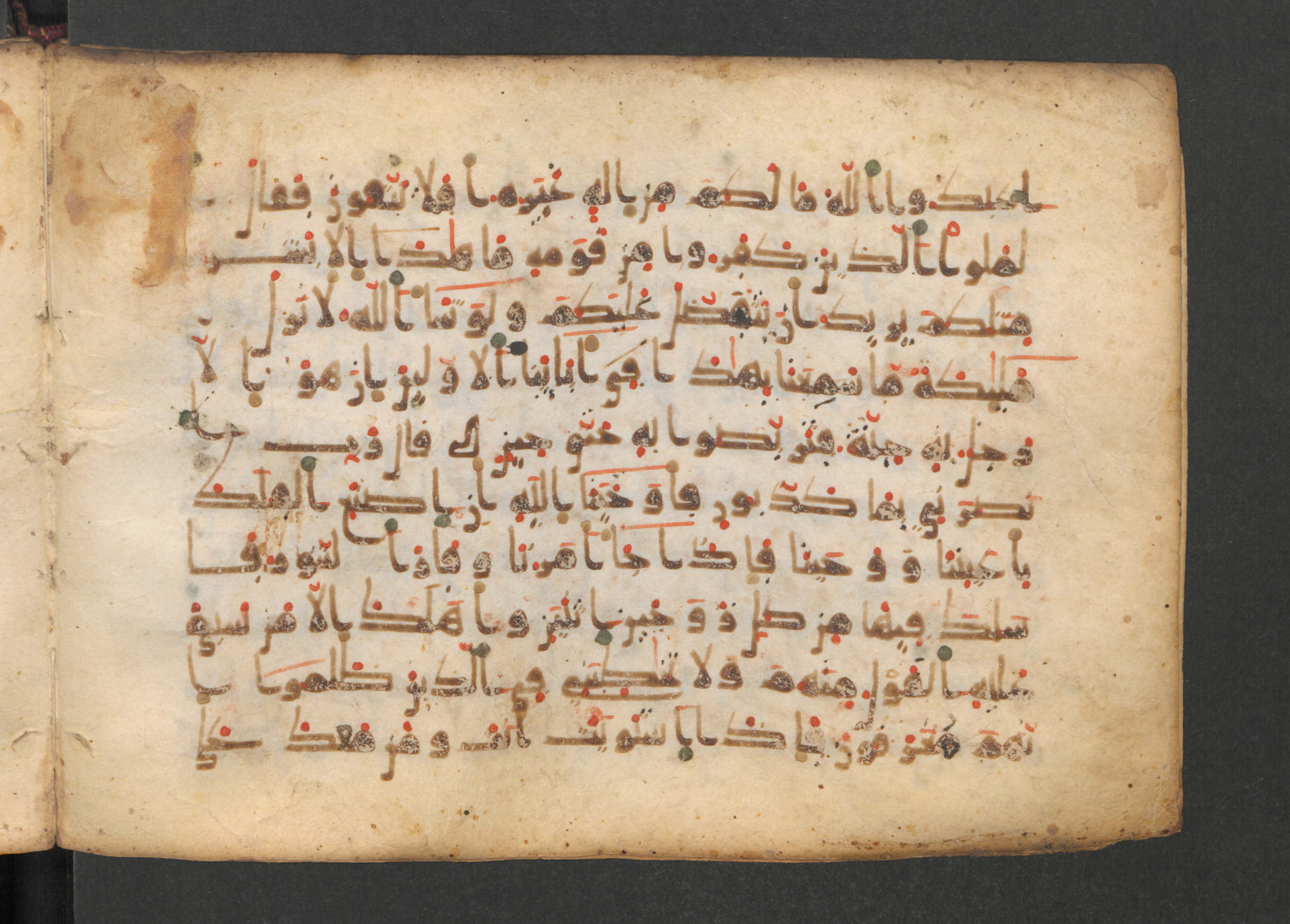 Codex Petermann I 38 (Scan 1), in kūfī D.Vb script, showing Surah 23:28 from Mid-8th to Late 10th Century AD found in Unknown, currently housed at Staatsbibliothek zu Berlin, Berlin