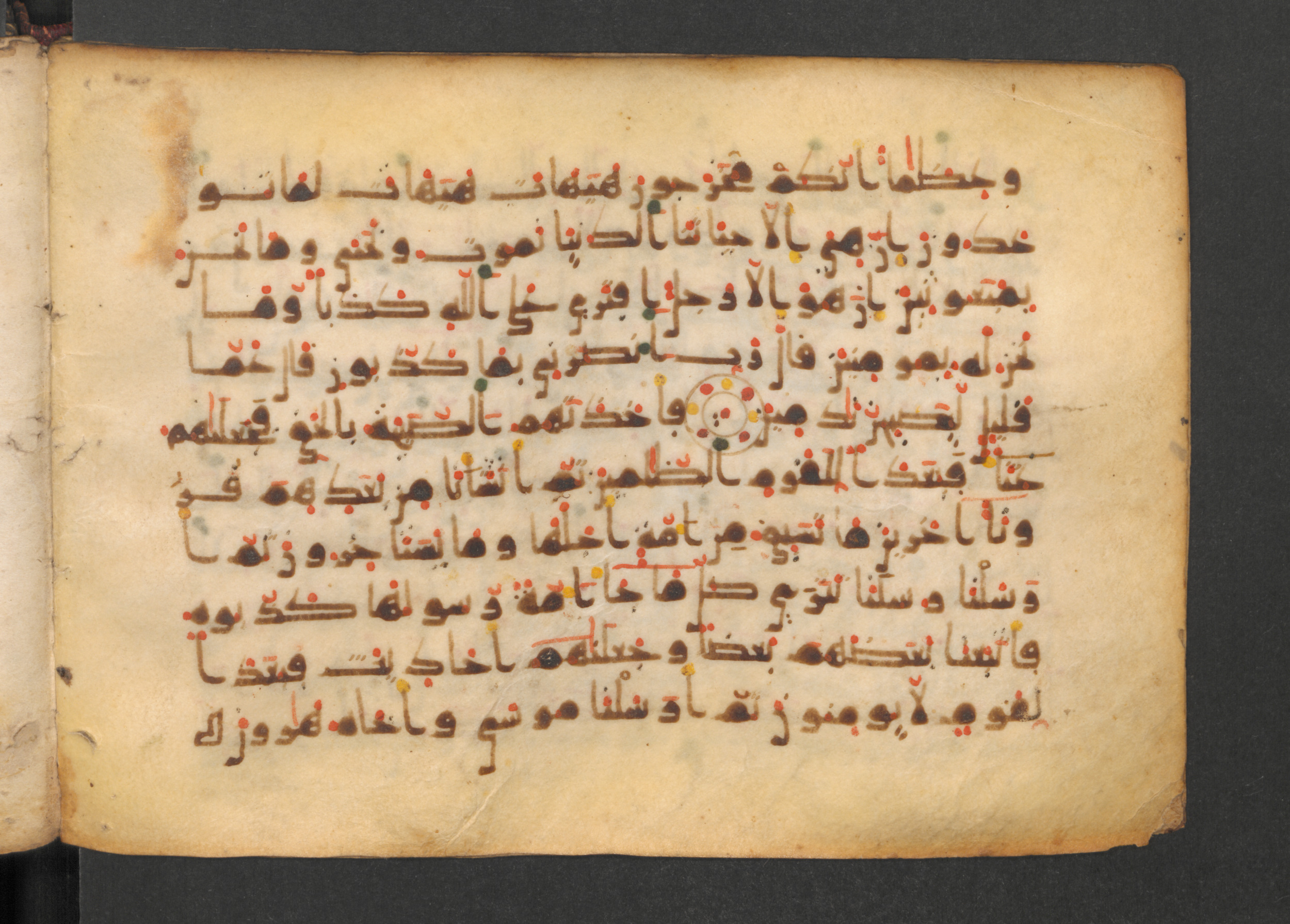 Codex Petermann I 38 (Scan 1), in kūfī D.Vb script, showing Surah 23:45 from Mid-8th to Late 10th Century AD found in Unknown, currently housed at Staatsbibliothek zu Berlin, Berlin