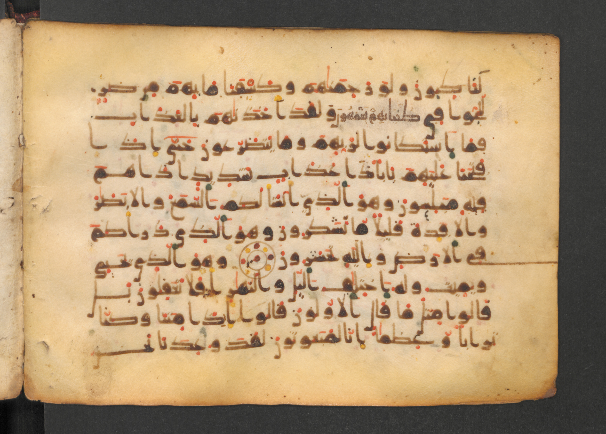 Codex Petermann I 38, in kūfī D.Vb script, showing Surah 23:76 from Mid-8th to Late 10th Century AD found in Unknown, currently housed at Staatsbibliothek zu Berlin, Berlin