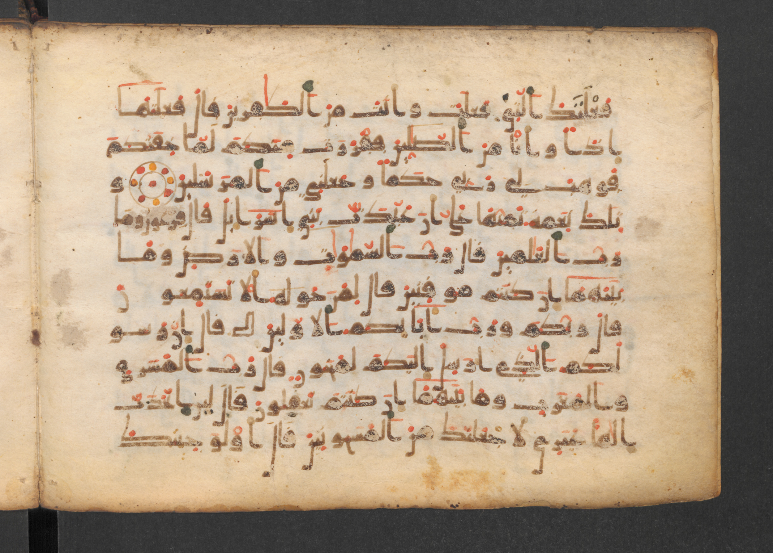 Codex Petermann I 38, in kūfī D.Vb script, showing Surah 26:28 from Mid-8th to Late 10th Century AD found in Unknown, currently housed at Staatsbibliothek zu Berlin, Berlin