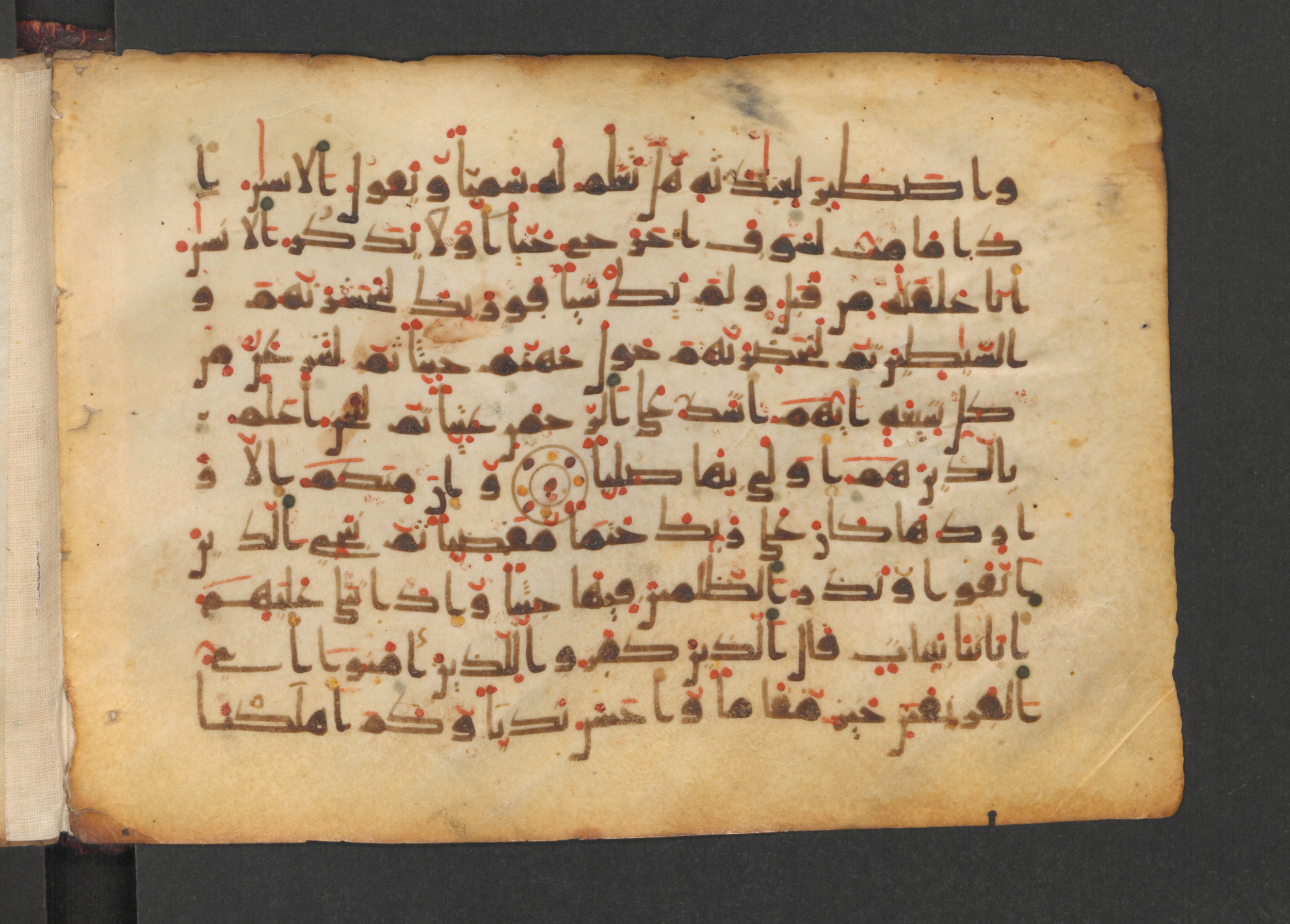 Codex Petermann I 38, in kūfī D.Vb script, showing Surah 19:72 from Mid-8th to Late 10th Century AD found in Unknown, currently housed at Staatsbibliothek zu Berlin, Berlin