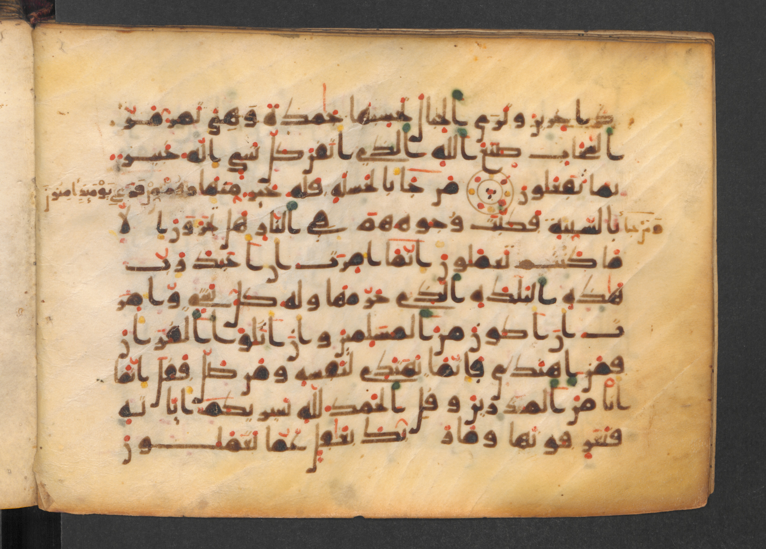 Codex Petermann I 38, in kūfī D.Vb script, showing Surah 27:89 from Mid-8th to Late 10th Century AD found in Unknown, currently housed at Staatsbibliothek zu Berlin, Berlin