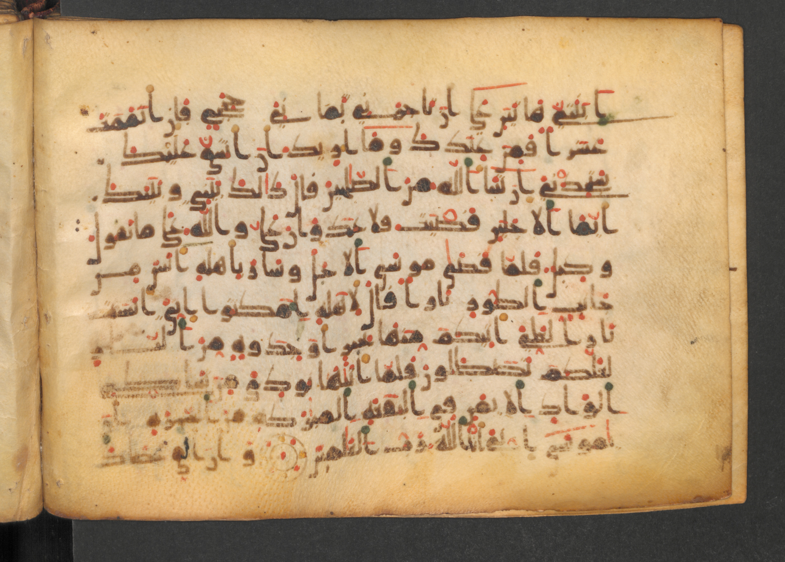 Codex Petermann I 38, in kūfī D.Vb script, showing Surah 28:29 from Mid-8th to Late 10th Century AD found in Unknown, currently housed at Staatsbibliothek zu Berlin, Berlin