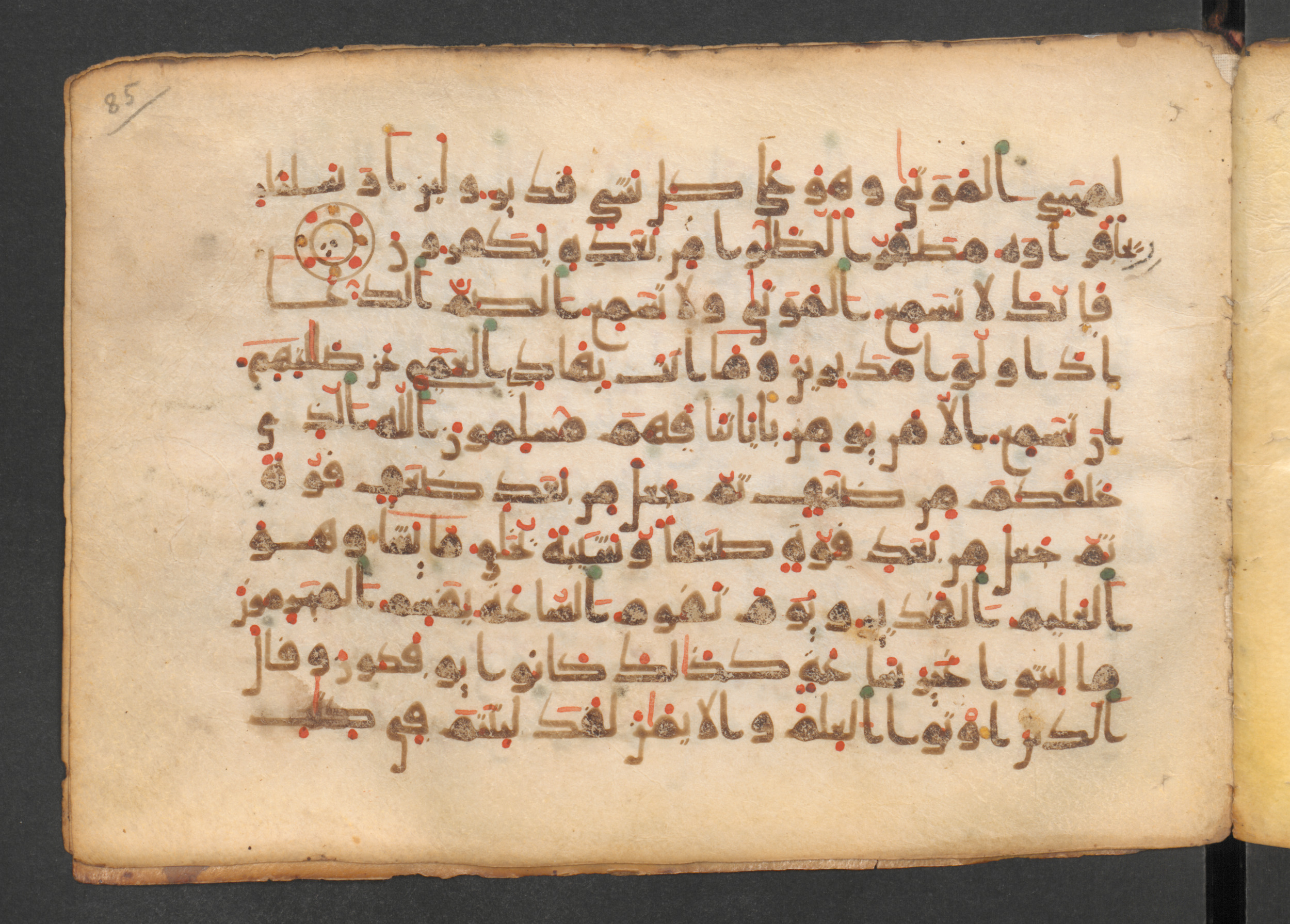Codex Petermann I 38, in kūfī D.Vb script, showing Surah 30:52 from Mid-8th to Late 10th Century AD found in Unknown, currently housed at Staatsbibliothek zu Berlin, Berlin