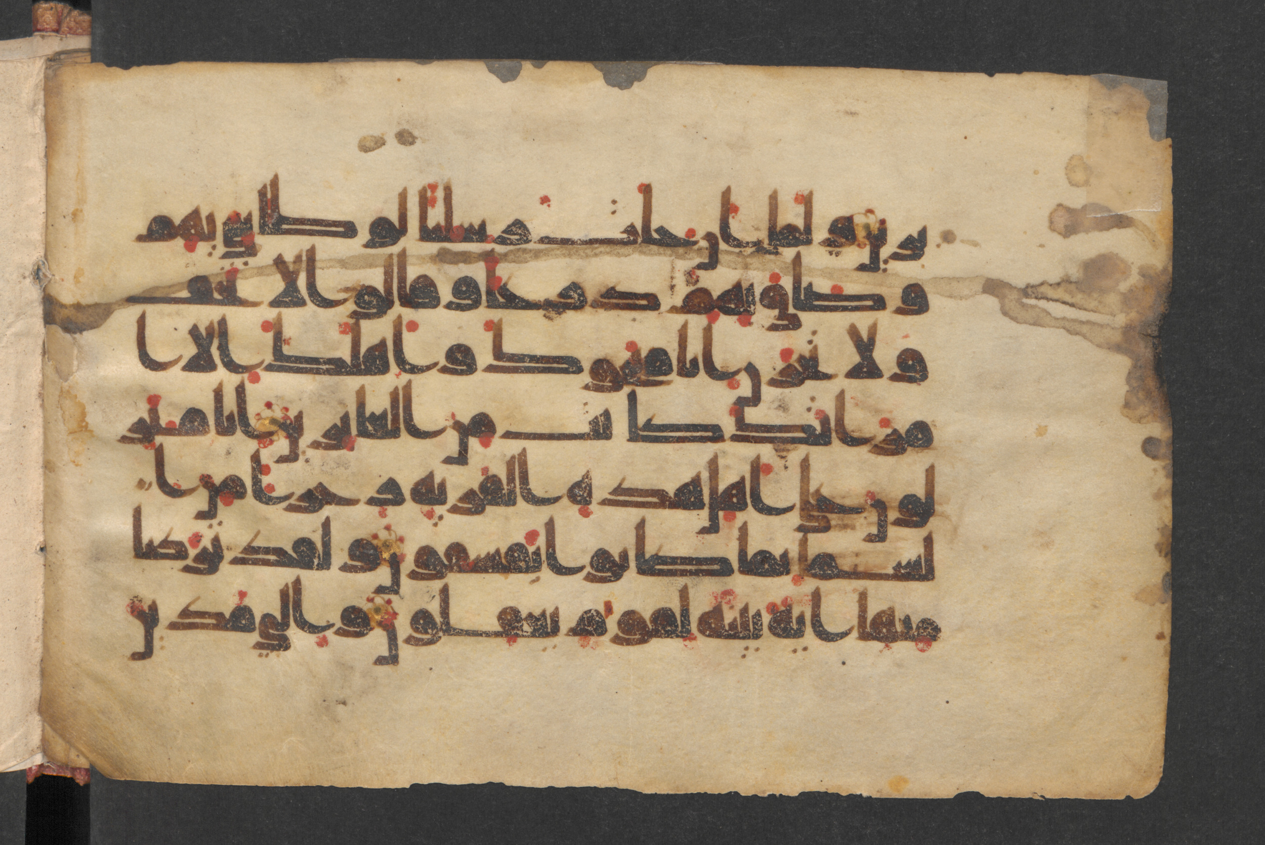 Berlin, Staatsbibliothek zu Berlin, Wetzstein II 1927 (Ahlwardt 348) (Scan 2), in kūfī D.I script, showing Surah 29:32 from Late 8th / 9th Century AD found in Damascus, Syria, currently housed at Staatsbibliothek zu Berlin, Berlin