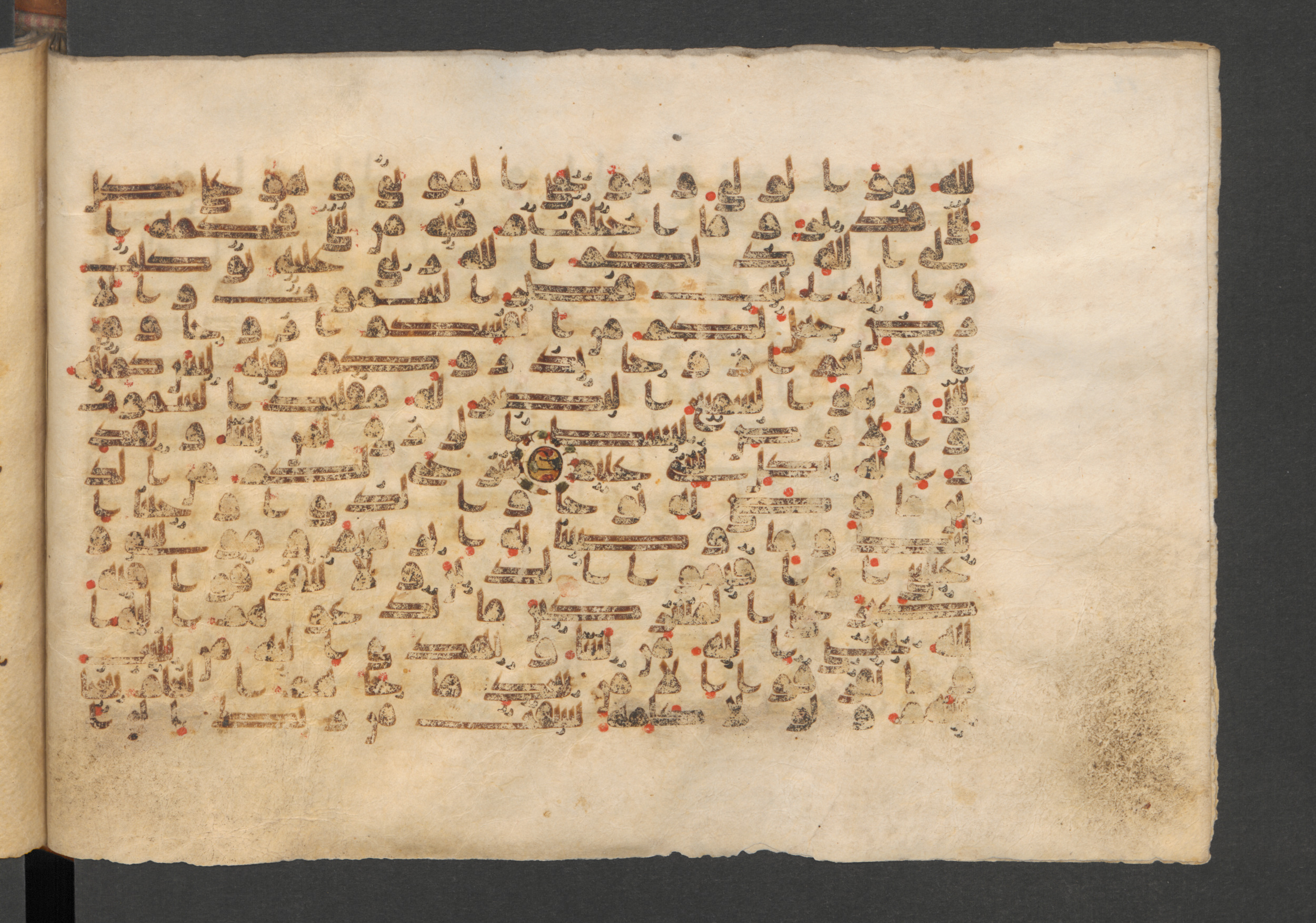 Wetzstein II 1937 (Ahlwardt 353), in kūfī D script, showing Surah 42:12 from 9th Century AD found in Damascus, currently housed at Staatsbibliothek zu Berlin, Berlin