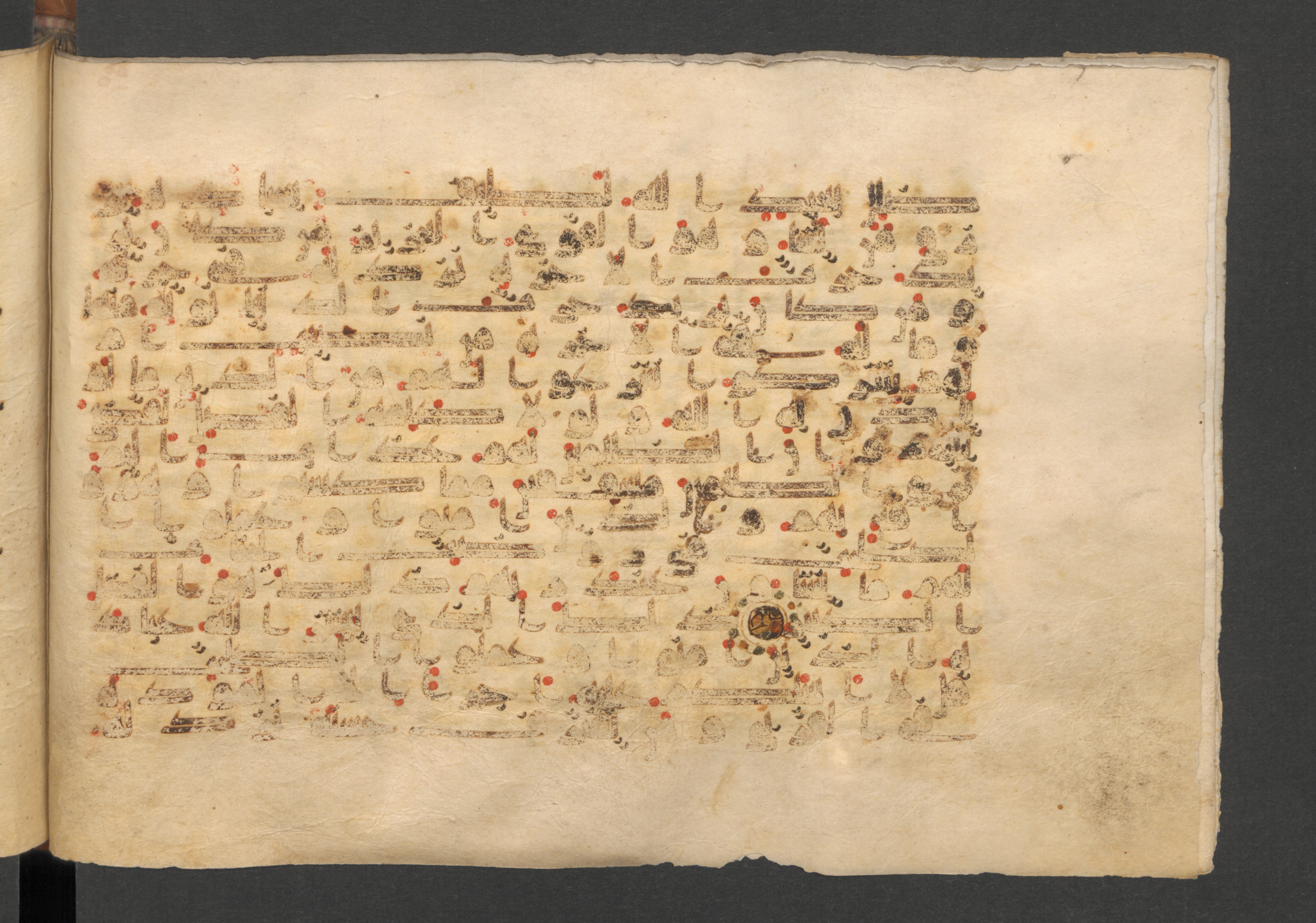 Wetzstein II 1937 (Ahlwardt 353) (Scan 1), in kūfī D script, showing Surah 42:23 from 9th Century AD found in Damascus, currently housed at Staatsbibliothek zu Berlin, Berlin