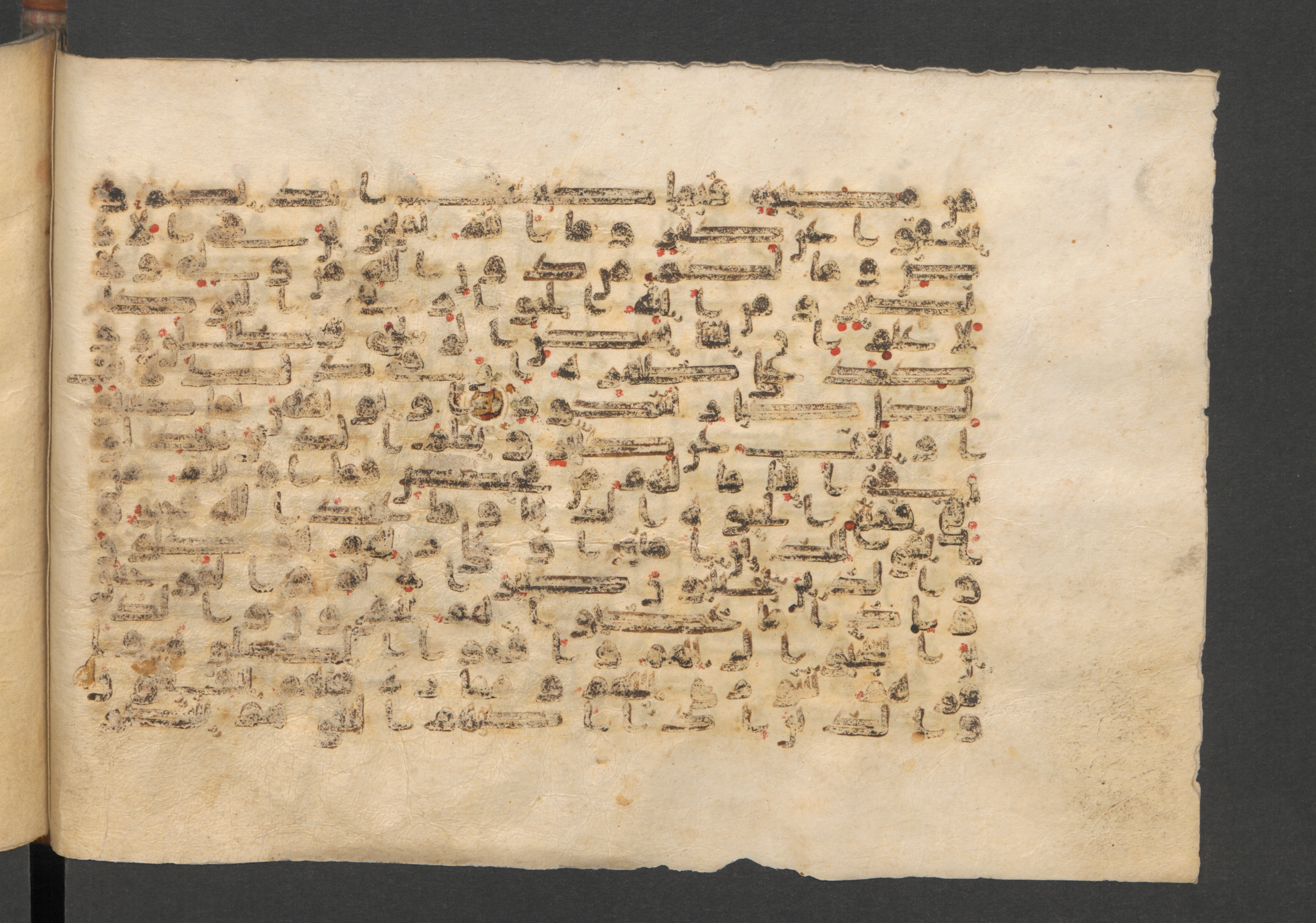 Wetzstein II 1937 (Ahlwardt 353) (Scan 1), in kūfī D script, showing Surah 42:39 from 9th Century AD found in Damascus, currently housed at Staatsbibliothek zu Berlin, Berlin