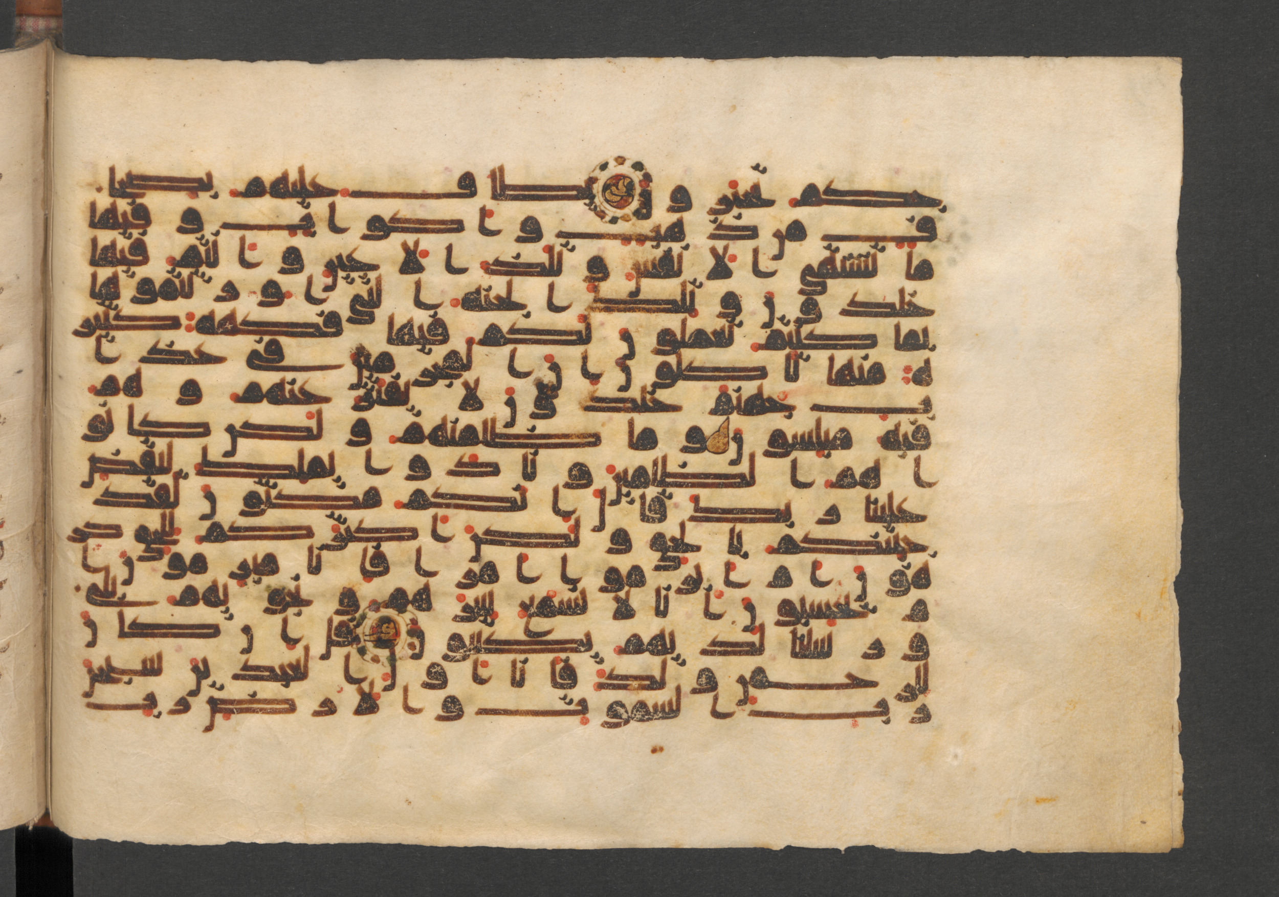 Wetzstein II 1937 (Ahlwardt 353), in kūfī D script, showing Surah 43:71 from 9th Century AD found in Damascus, currently housed at Staatsbibliothek zu Berlin, Berlin