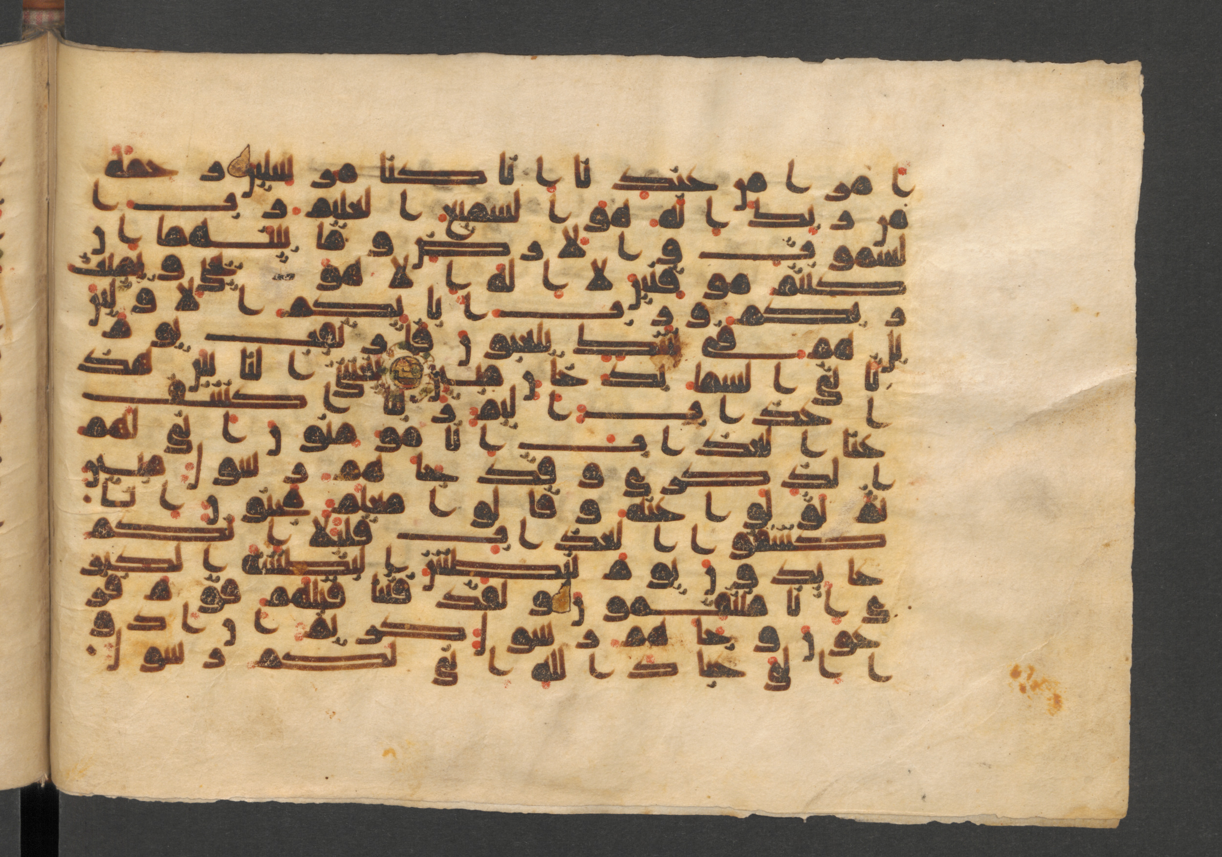 Wetzstein II 1937 (Ahlwardt 353), in kūfī D script, showing Surah 44:13 from 9th Century AD found in Damascus, currently housed at Staatsbibliothek zu Berlin, Berlin