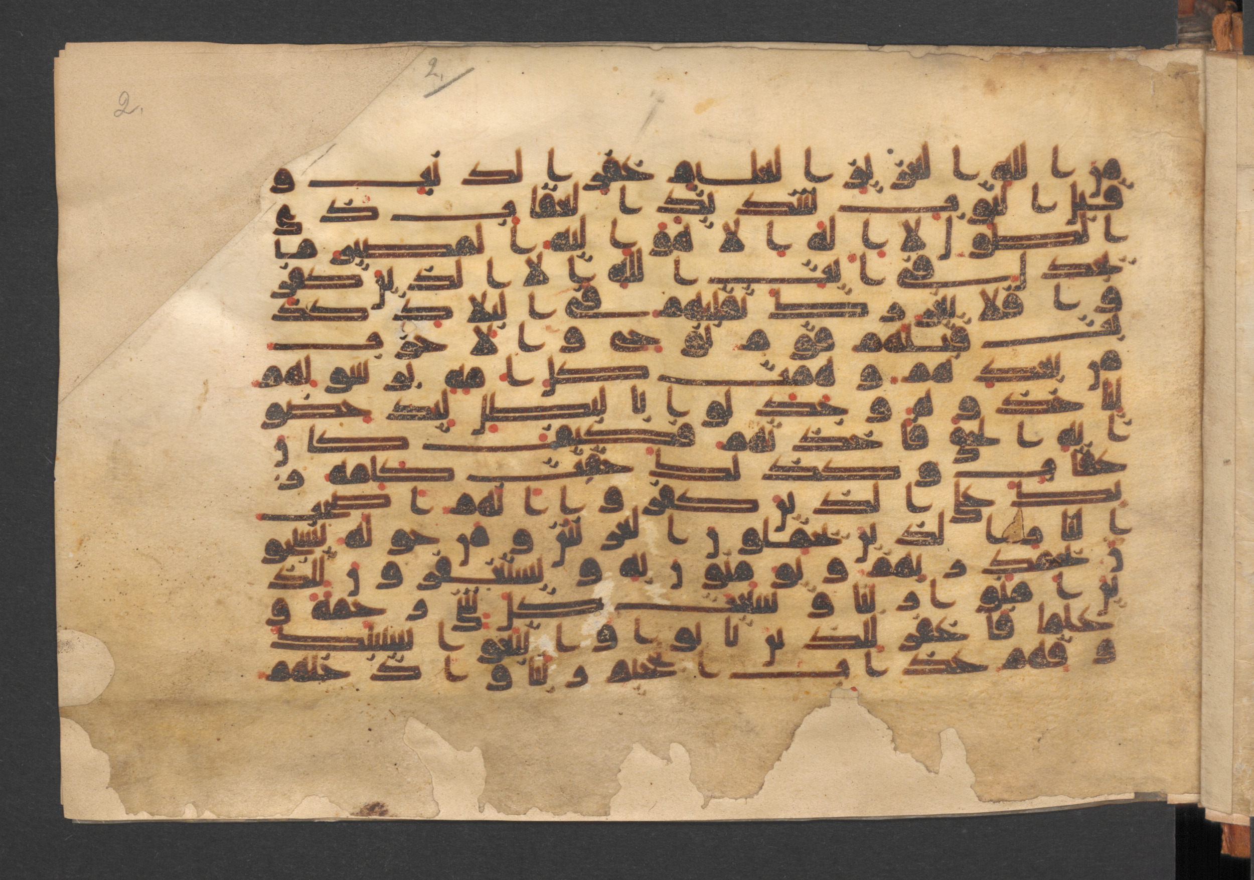 Wetzstein II 1937 (Ahlwardt 353) (Scan 2), in kūfī D script, showing Surah 40:2 from 9th Century AD found in Damascus, currently housed at Staatsbibliothek zu Berlin, Berlin