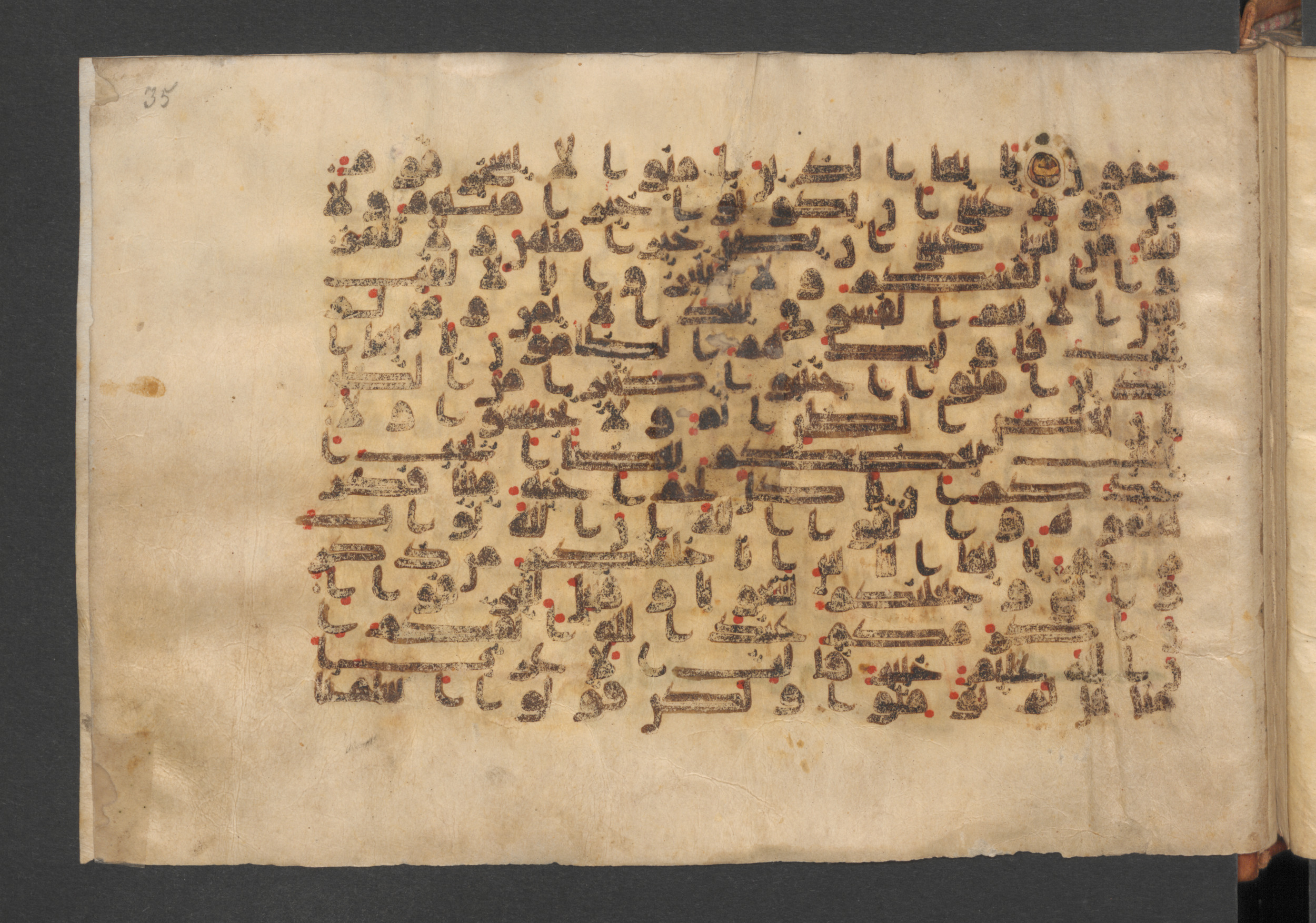 Wetzstein II 1937 (Ahlwardt 353) (Scan 2), in kūfī D script, showing Surah 49:10 from 9th Century AD found in Damascus, currently housed at Staatsbibliothek zu Berlin, Berlin