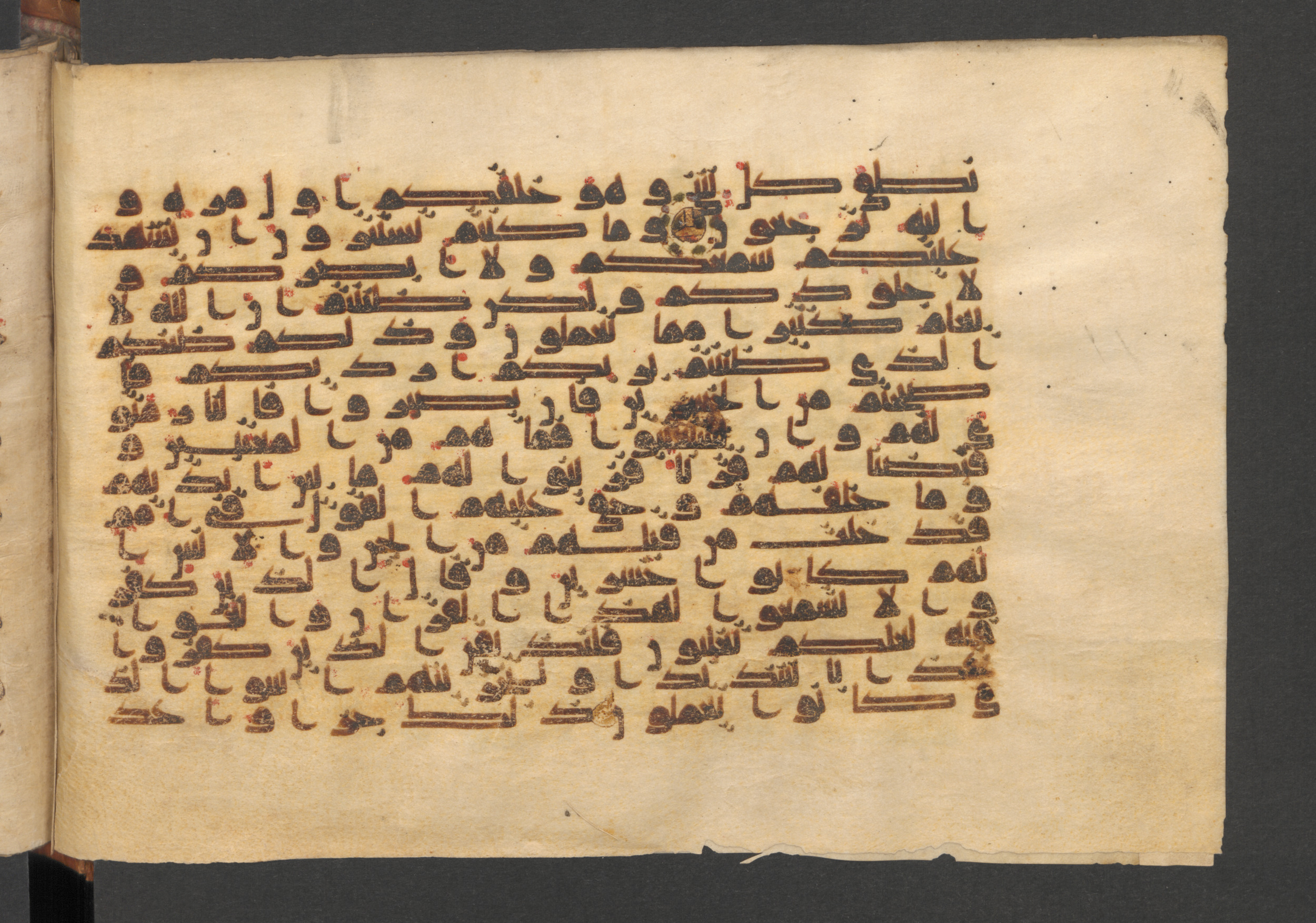 Wetzstein II 1937 (Ahlwardt 353) (Scan 2), in kūfī D script, showing Surah 41:21 from 9th Century AD found in Damascus, currently housed at Staatsbibliothek zu Berlin, Berlin