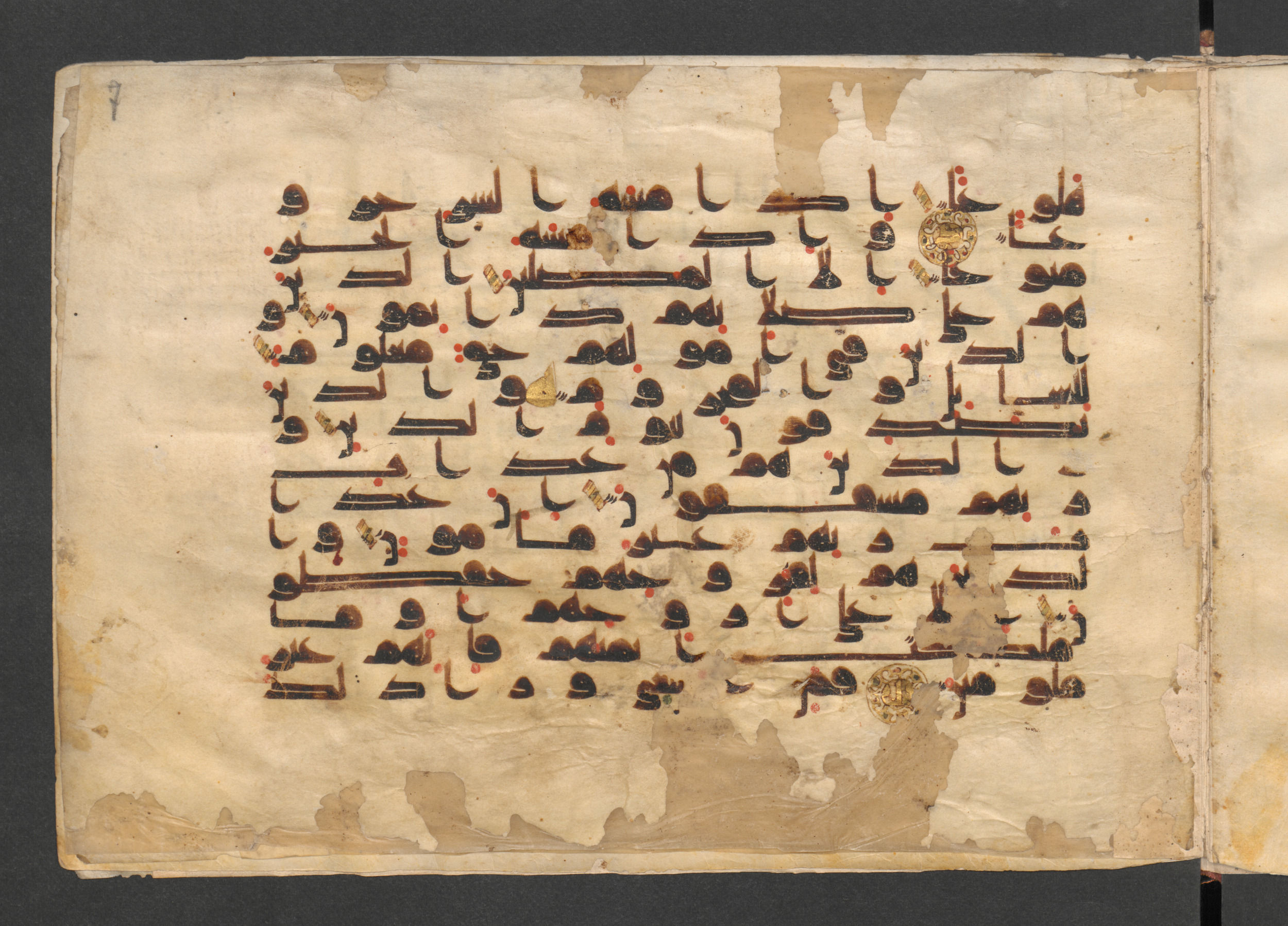 Berlin, Staatsbibliothek zu Berlin, Wetzstein II 1921 (Ahlwardt 356), in kūfī D.I script, showing Surah 70:21 from Mid-8th to 9th Century AD found in Damascus, Syria, currently housed at Staatsbibliothek zu Berlin, Berlin, Germany