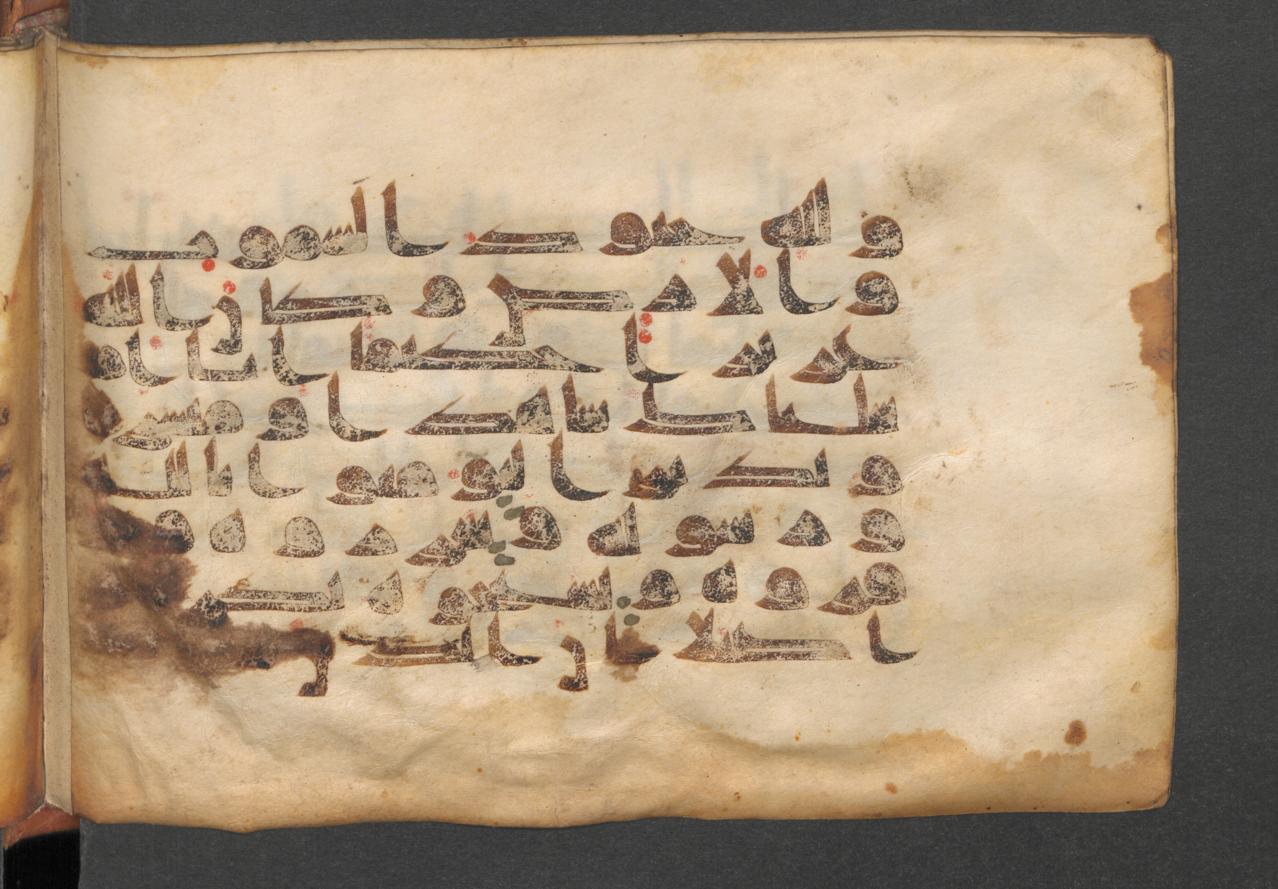 Berlin, Staatsbibliothek zu Berlin, Wetzstein II 1926 (Ahlwardt 360), in kūfī D script, showing Surah 48:7 from Mid-8th to Mid-10th Century AD found in Damascus, Syria, currently housed at Staatsbibliothek zu Berlin, Berlin, Germany