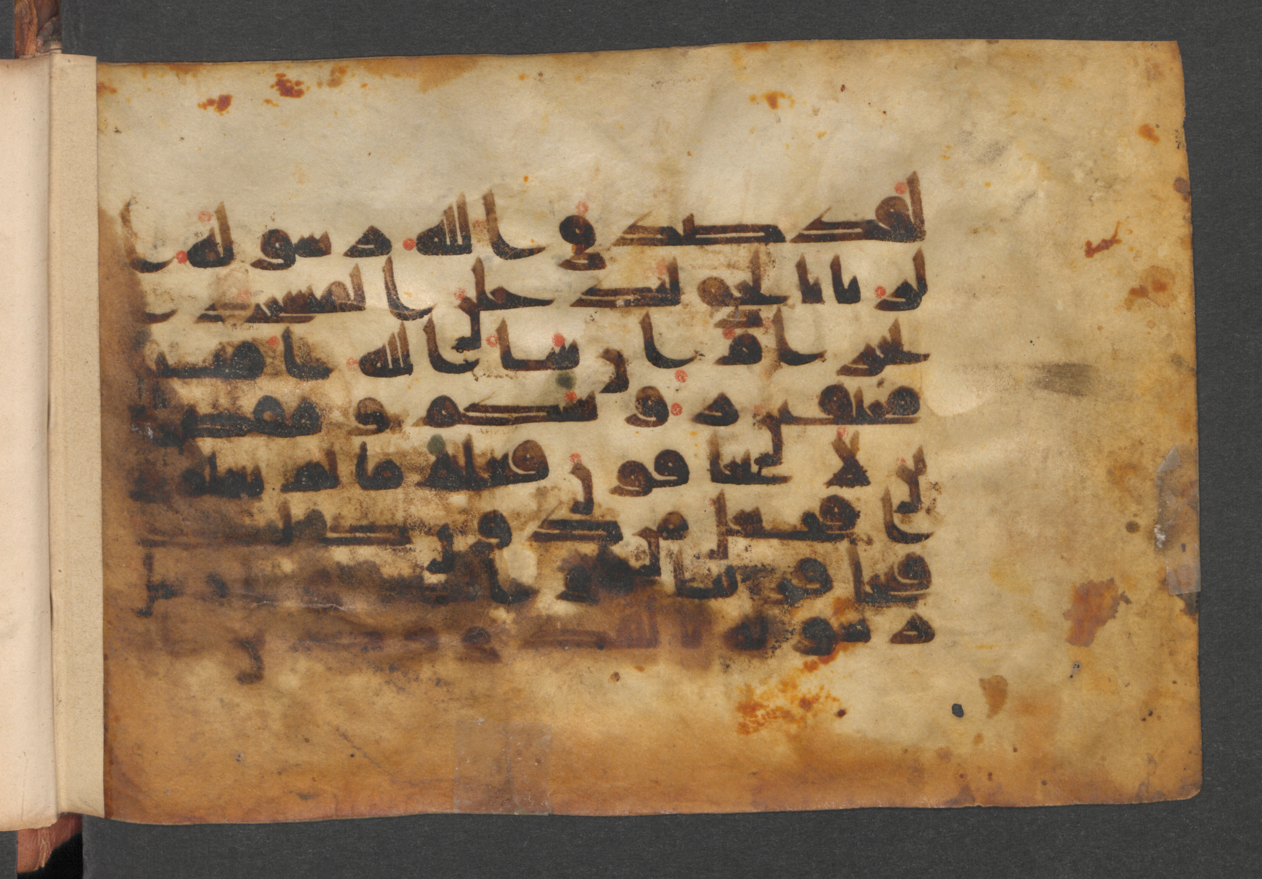 Berlin, Staatsbibliothek zu Berlin, Wetzstein II 1926 (Ahlwardt 360), in kūfī D script, showing Surah 48:28 from Mid-8th to Mid-10th Century AD found in Damascus, Syria, currently housed at Staatsbibliothek zu Berlin, Berlin, Germany