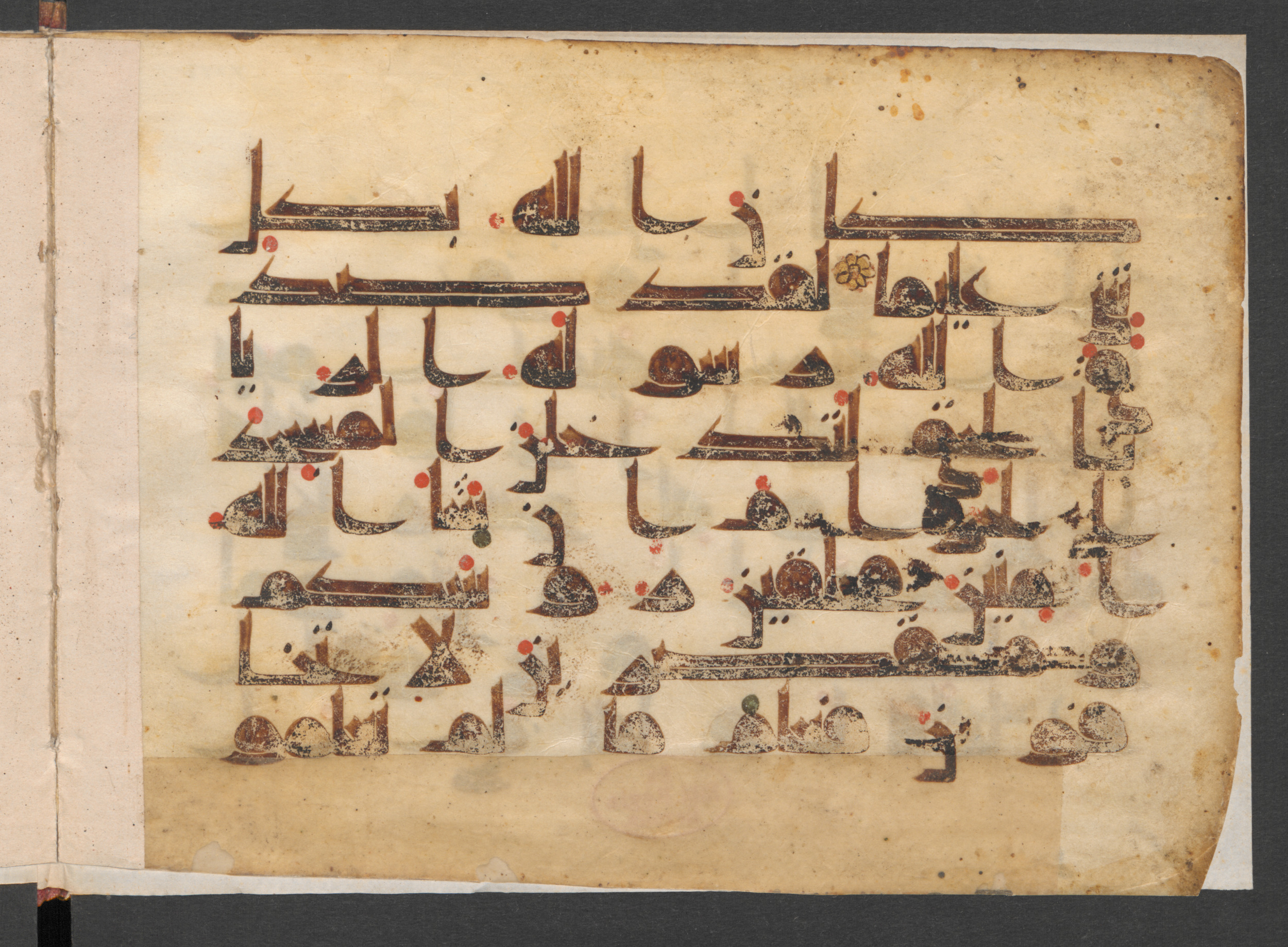 Berlin, Staatsbibliothek zu Berlin, Wetzstein II 1938 (Ahlwardt 363) (Scan 2), in kūfī D.II script, showing Surah 48:26 from 9th Century AD found in Damascus, currently housed at Staatsbibliothek zu Berlin, Berlin