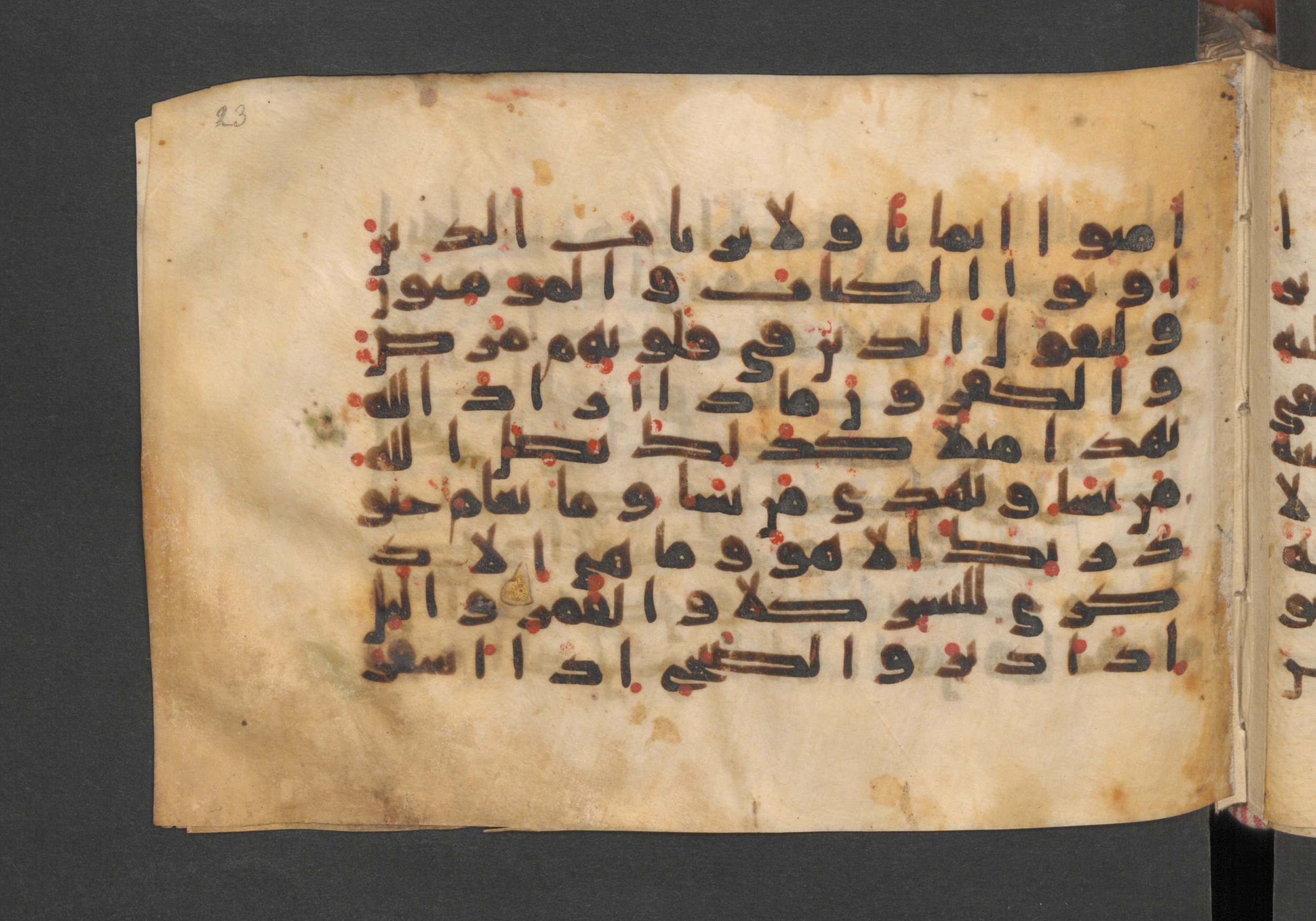 Berlin, Staatsbibliothek zu Berlin, Wetzstein II 1925 (Ahlwardt 364), in kūfī E.I script, showing Surah 74:32 from 8th to 9th Century AD found in Damascus, Syria, currently housed at Staatsbibliothek zu Berlin, Berlin