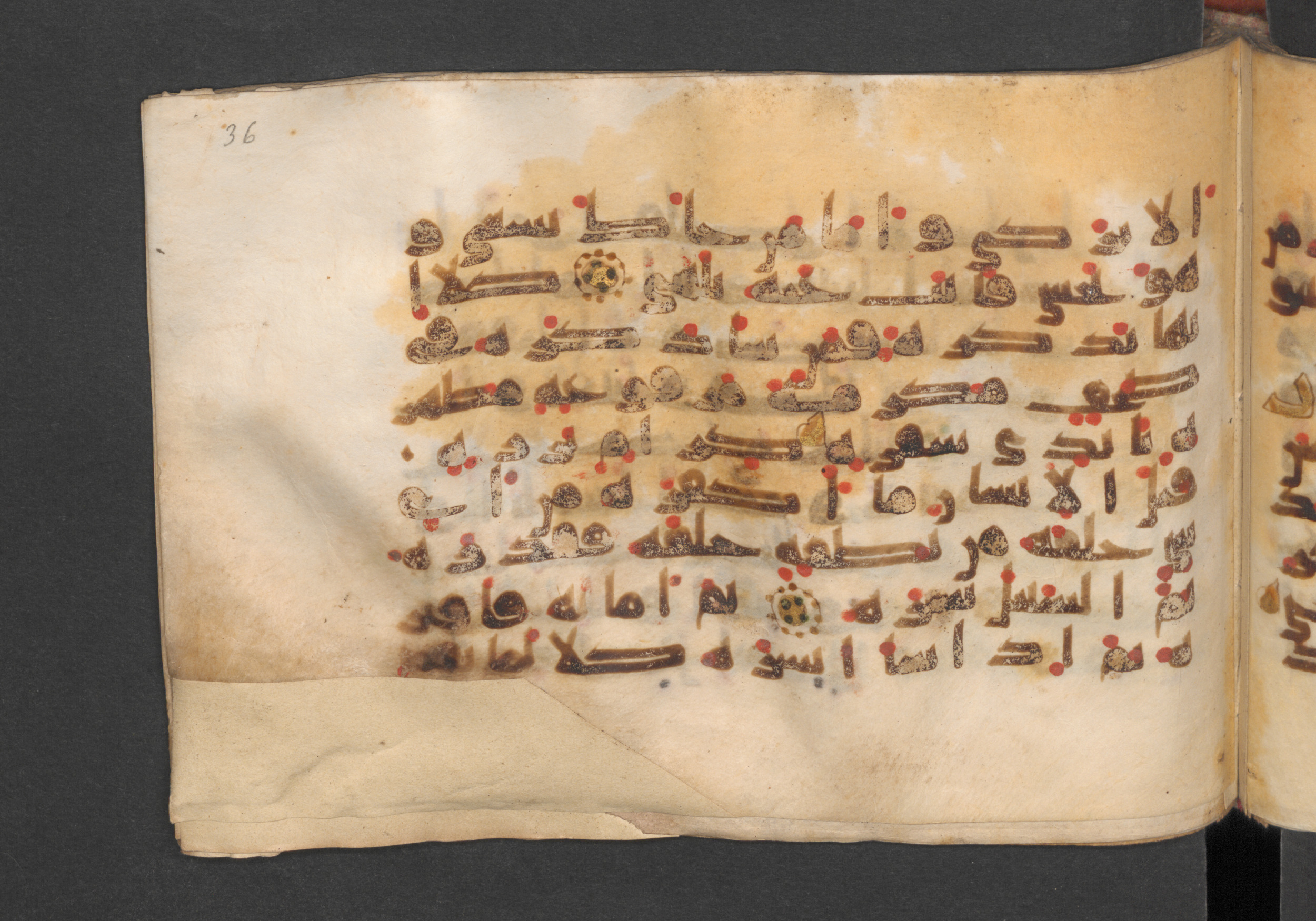 Berlin, Staatsbibliothek zu Berlin, Wetzstein II 1925 (Ahlwardt 364), in kūfī E.I script, showing Surah 80:21 from 8th to 9th Century AD found in Damascus, Syria, currently housed at Staatsbibliothek zu Berlin, Berlin
