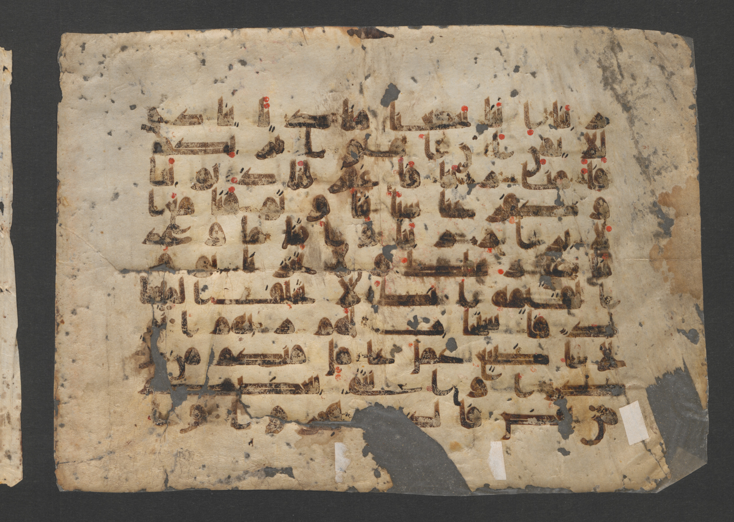 Ms. or. quart. 689 (Ahlwardt 312), in kūfī D.I script, showing Surah 3:194 from 8th Century AD found in Unknown, currently housed at Staatsbibliothek zu Berlin, Berlin