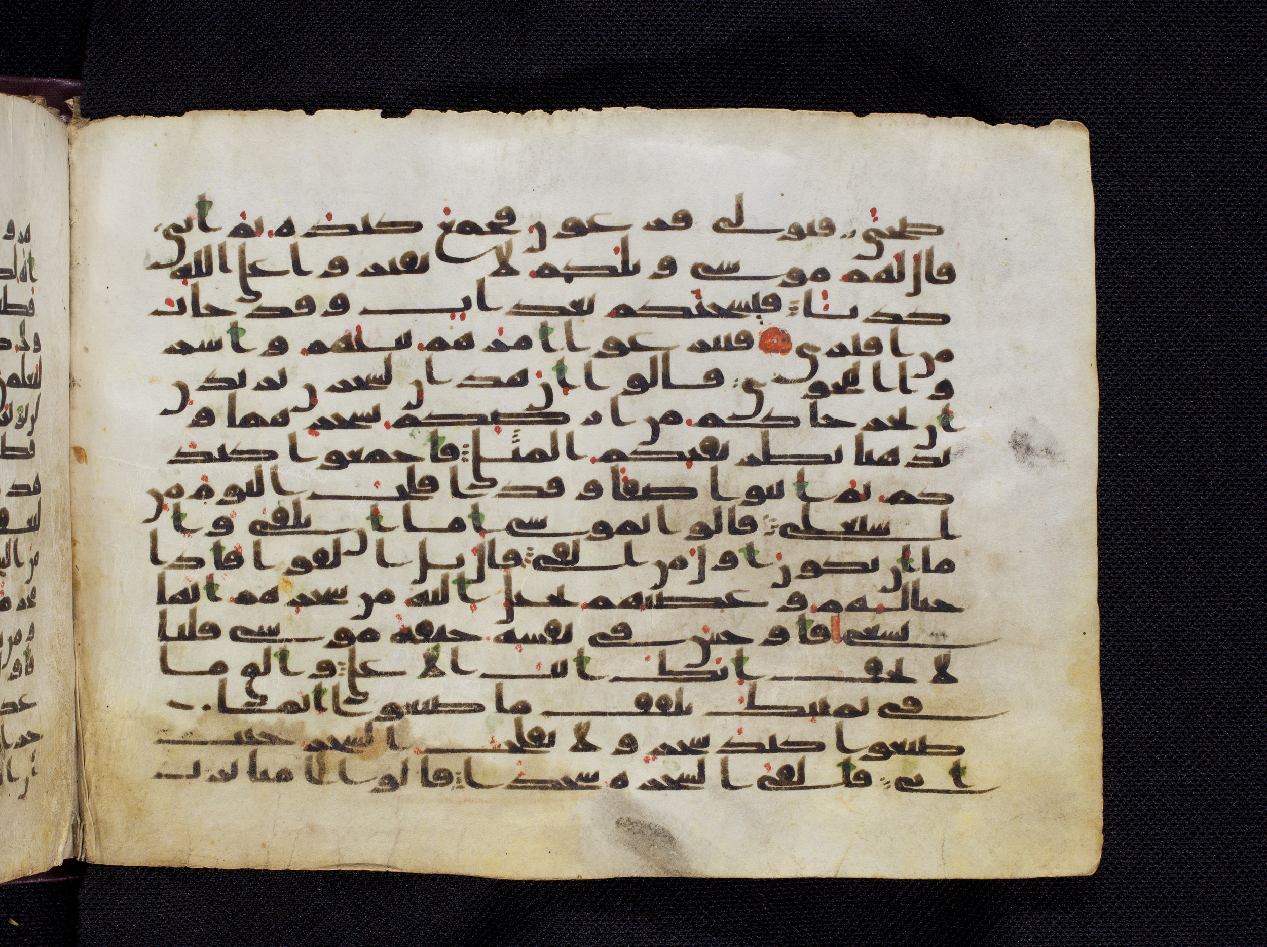 Berlin, Staatsbibliothek zu Berlin, Ms. or. oct. 1819, in kūfī F.I script, showing Surah 20:69 from 8th to 9th Century AD found in Damascus, currently housed at Staatsbibliothek zu Berlin, Berlin