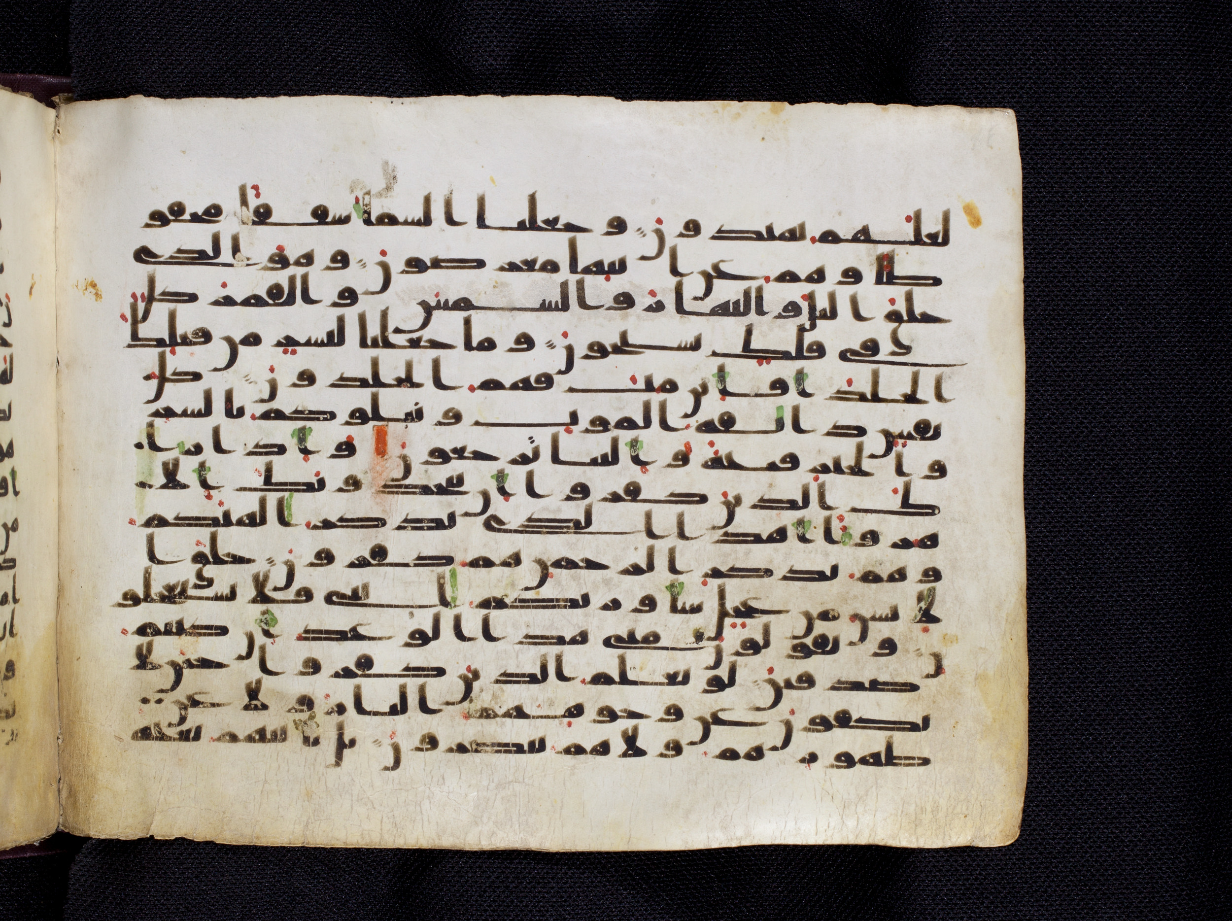Berlin, Staatsbibliothek zu Berlin, Ms. or. oct. 1819, in kūfī F.I script, showing Surah 21:35 from 8th to 9th Century AD found in Damascus, currently housed at Staatsbibliothek zu Berlin, Berlin