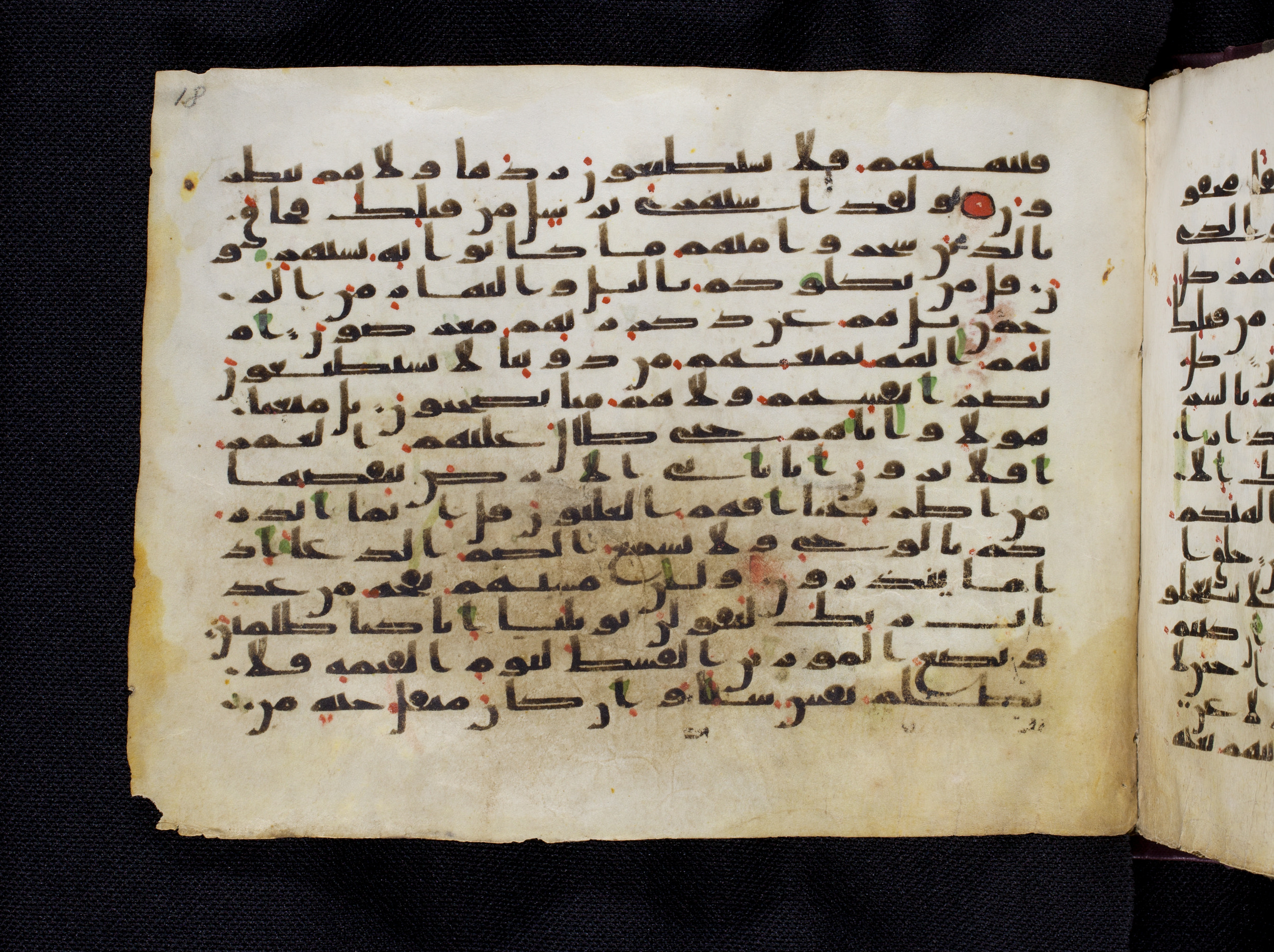 Berlin, Staatsbibliothek zu Berlin, Ms. or. oct. 1819, in kūfī F.I script, showing Surah 21:41 from 8th to 9th Century AD found in Damascus, currently housed at Staatsbibliothek zu Berlin, Berlin