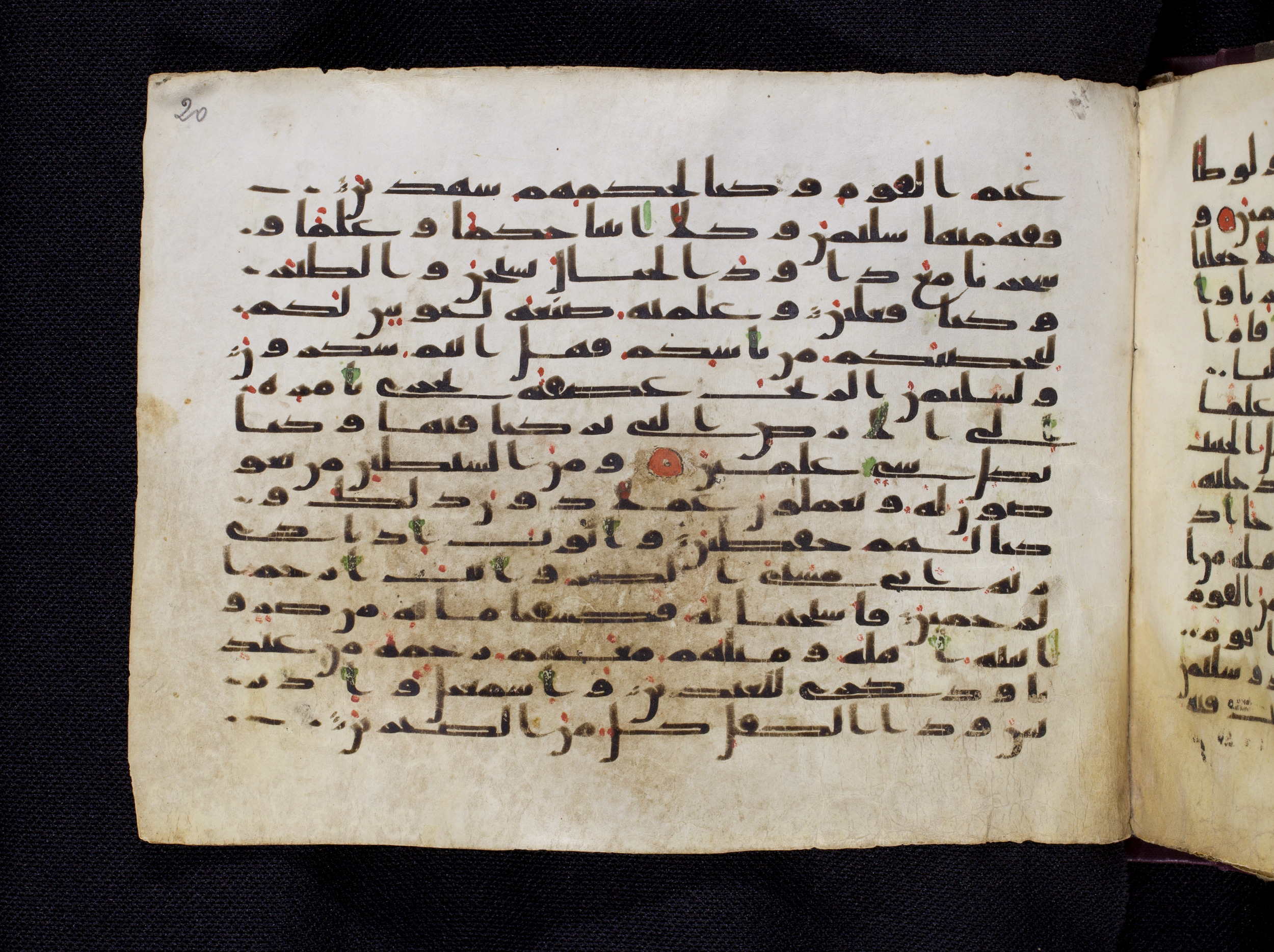 Berlin, Staatsbibliothek zu Berlin, Ms. or. oct. 1819, in kūfī F.I script, showing Surah 21:83 from 8th to 9th Century AD found in Damascus, currently housed at Staatsbibliothek zu Berlin, Berlin