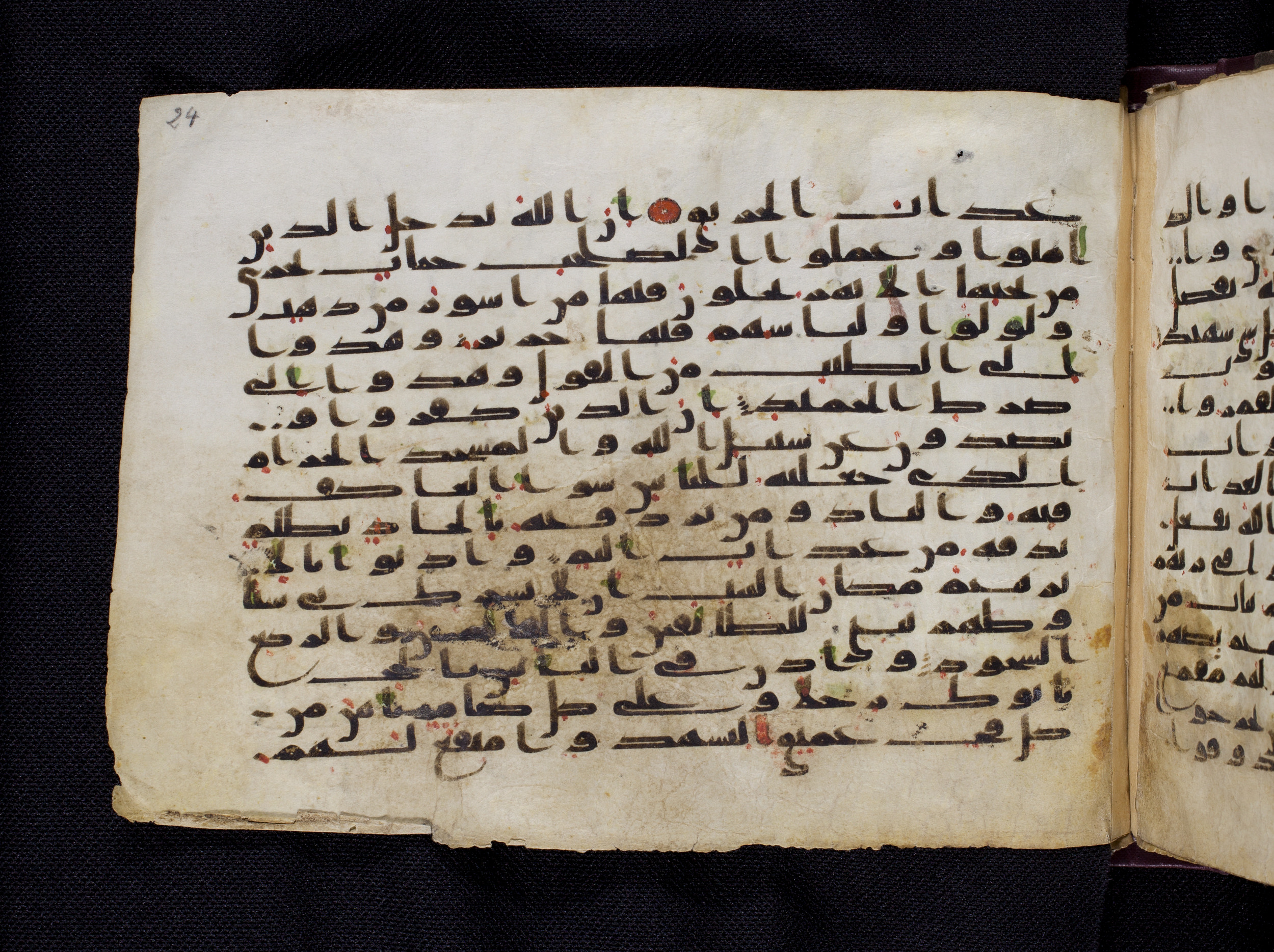 Berlin, Staatsbibliothek zu Berlin, Ms. or. oct. 1819, in kūfī F.I script, showing Surah 22:25 from 8th to 9th Century AD found in Damascus, currently housed at Staatsbibliothek zu Berlin, Berlin