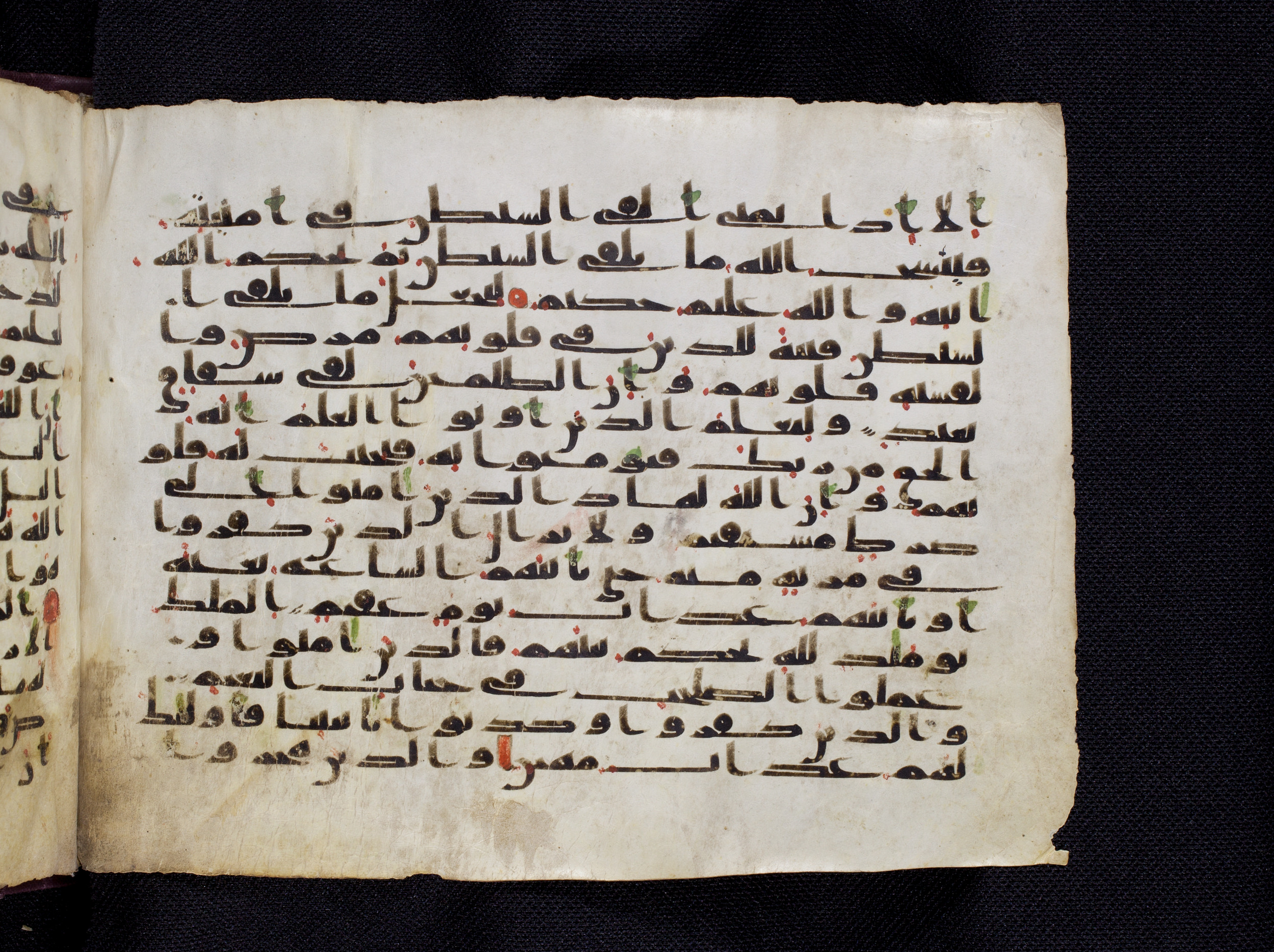 Berlin, Staatsbibliothek zu Berlin, Ms. or. oct. 1819, in kūfī F.I script, showing Surah 22:56 from 8th to 9th Century AD found in Damascus, currently housed at Staatsbibliothek zu Berlin, Berlin