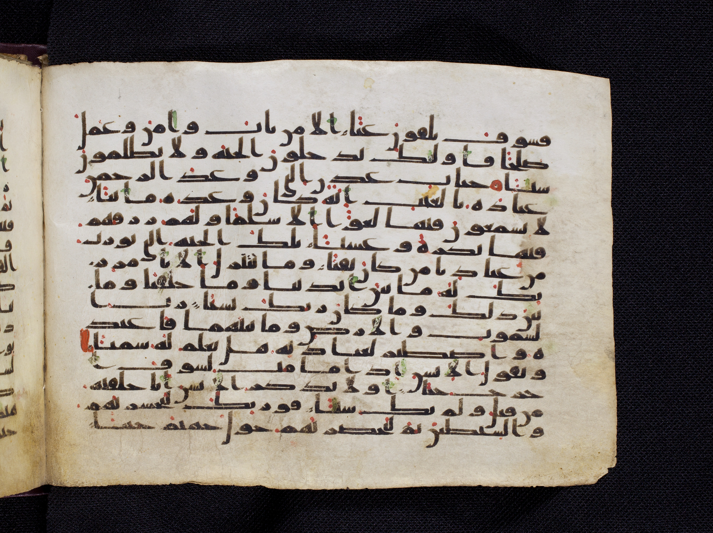 Berlin, Staatsbibliothek zu Berlin, Ms. or. oct. 1819, in kūfī F.I script, showing Surah 19:63 from 8th to 9th Century AD found in Damascus, currently housed at Staatsbibliothek zu Berlin, Berlin