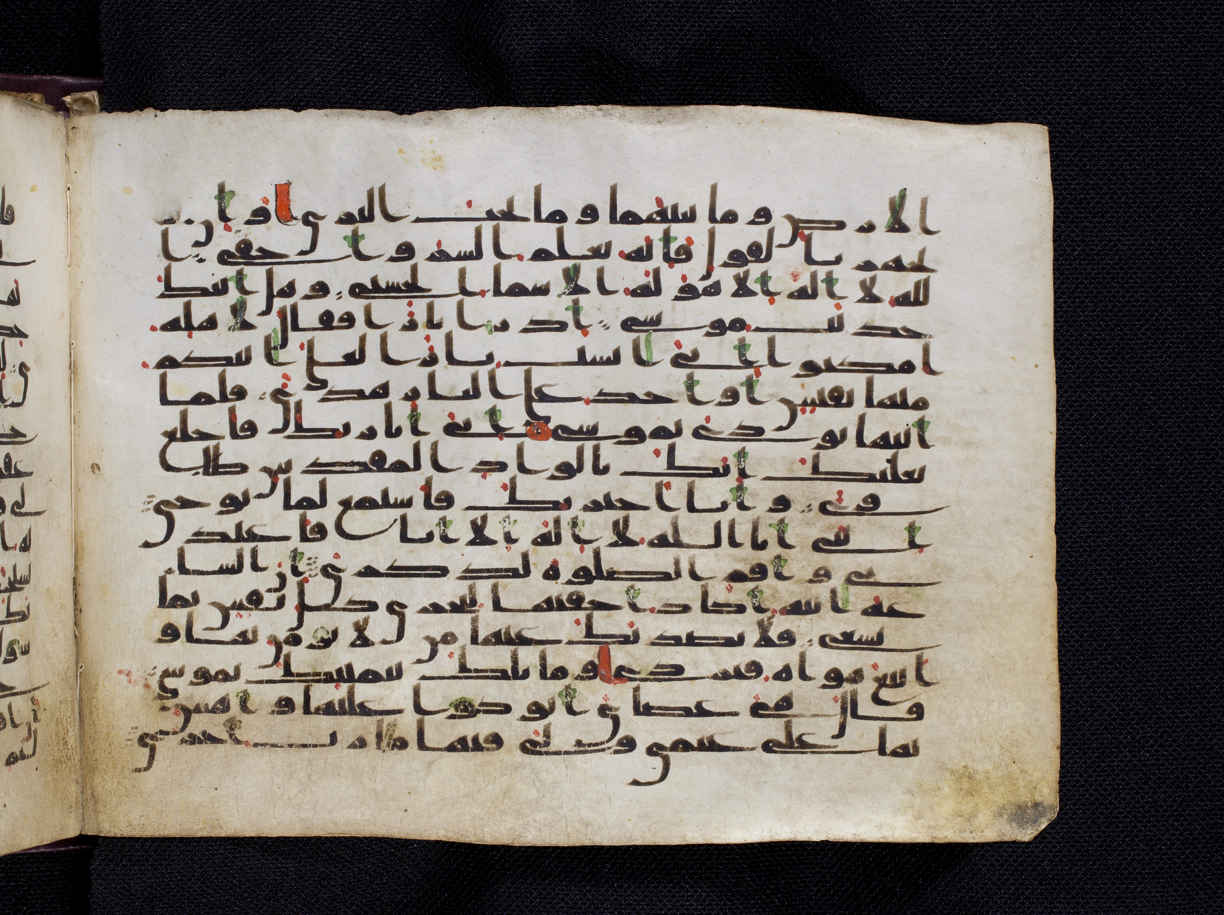 Berlin, Staatsbibliothek zu Berlin, Ms. or. oct. 1819, in kūfī F.I script, showing Surah 20:13 from 8th to 9th Century AD found in Damascus, currently housed at Staatsbibliothek zu Berlin, Berlin