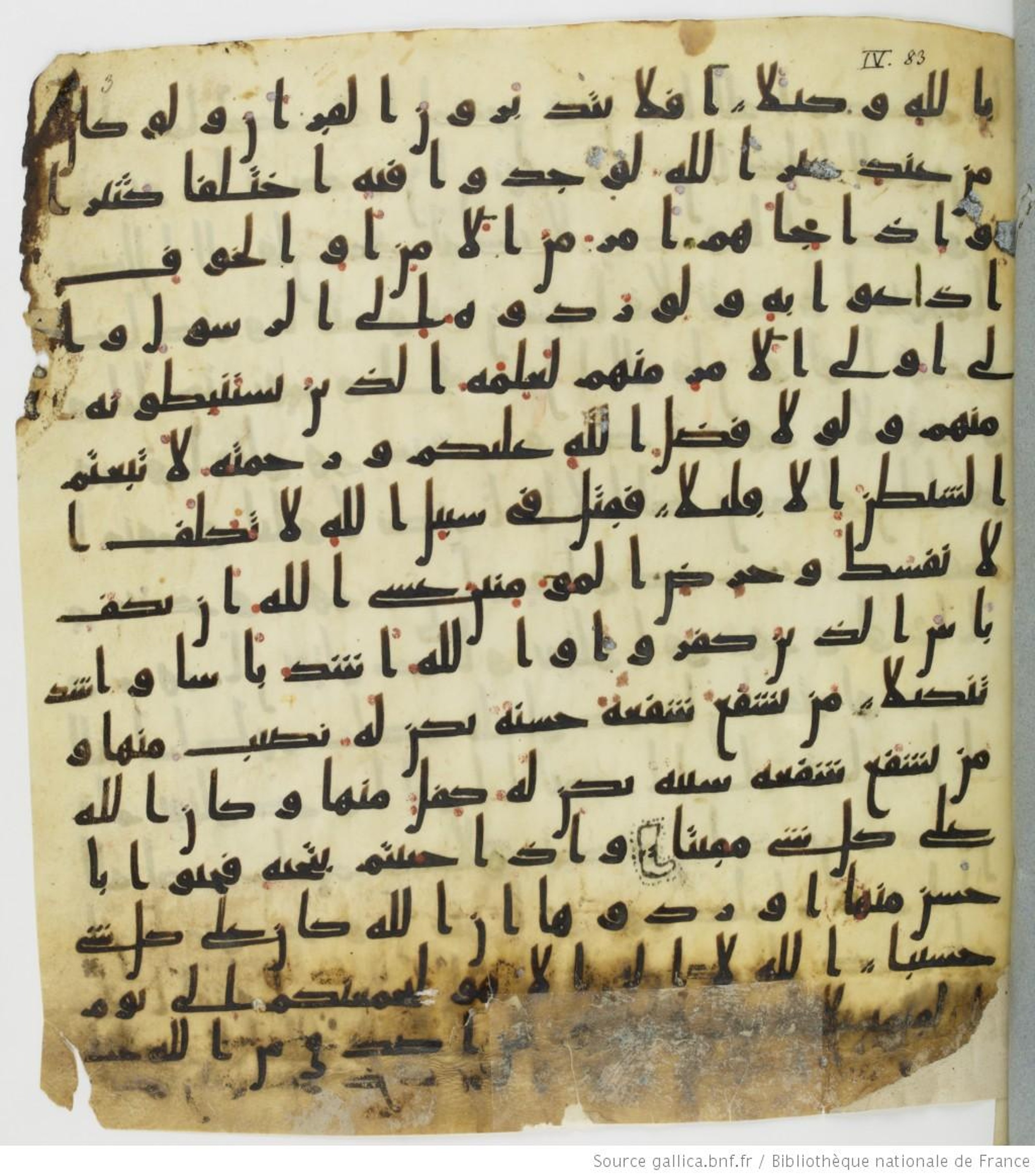 Paris, BnF, Arabe 330 (b) (Scan 2), in kūfī B.Ib script, showing Surah 4:82 from 8th Century AD found in Fustat (Old Cairo), Egypt, currently housed at Bibliothèque nationale de France, Paris
