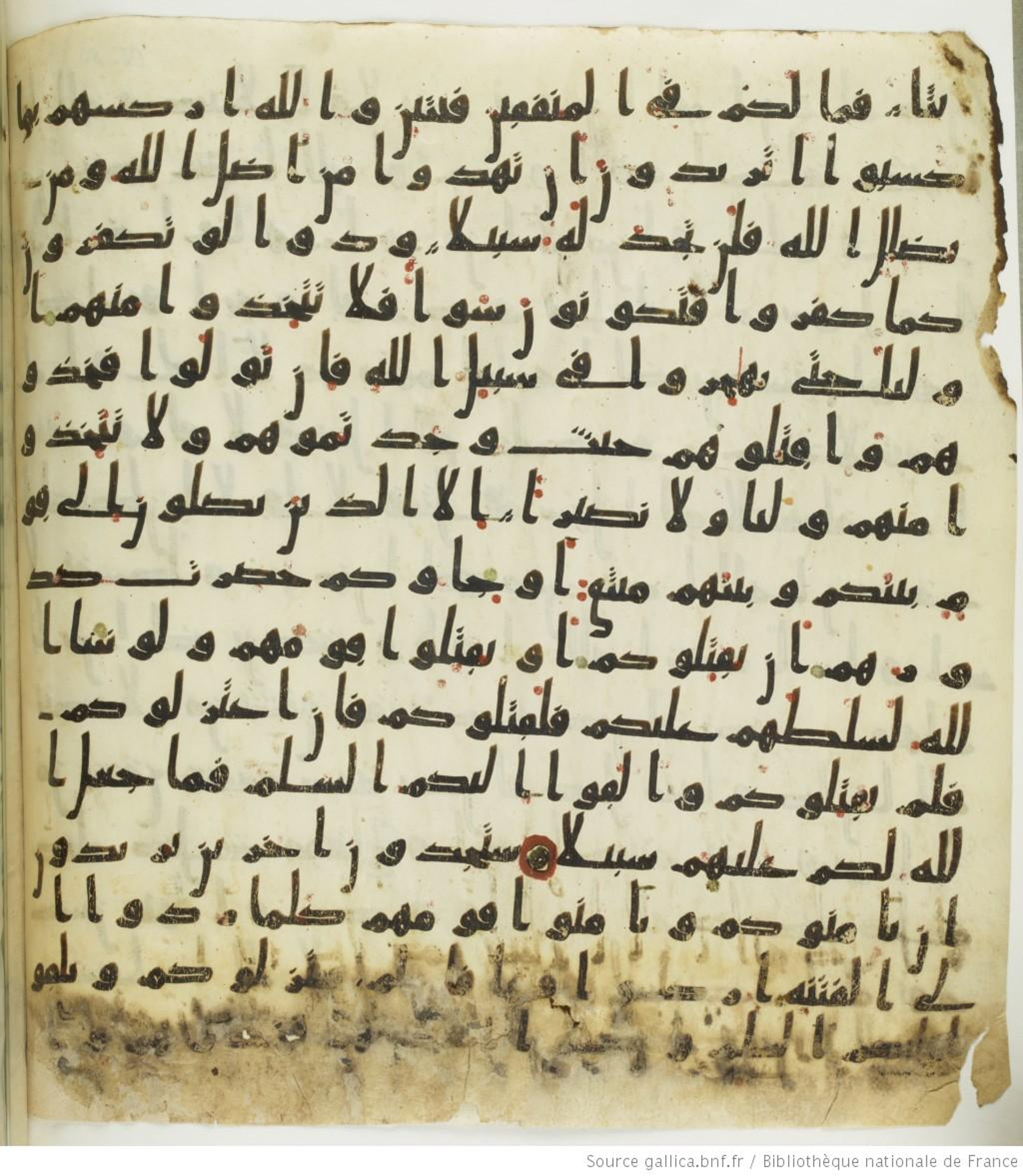 Paris, BnF, Arabe 330 (b) (Scan 2), in kūfī B.Ib script, showing Surah 4:89 from 8th Century AD found in Fustat (Old Cairo), Egypt, currently housed at Bibliothèque nationale de France, Paris