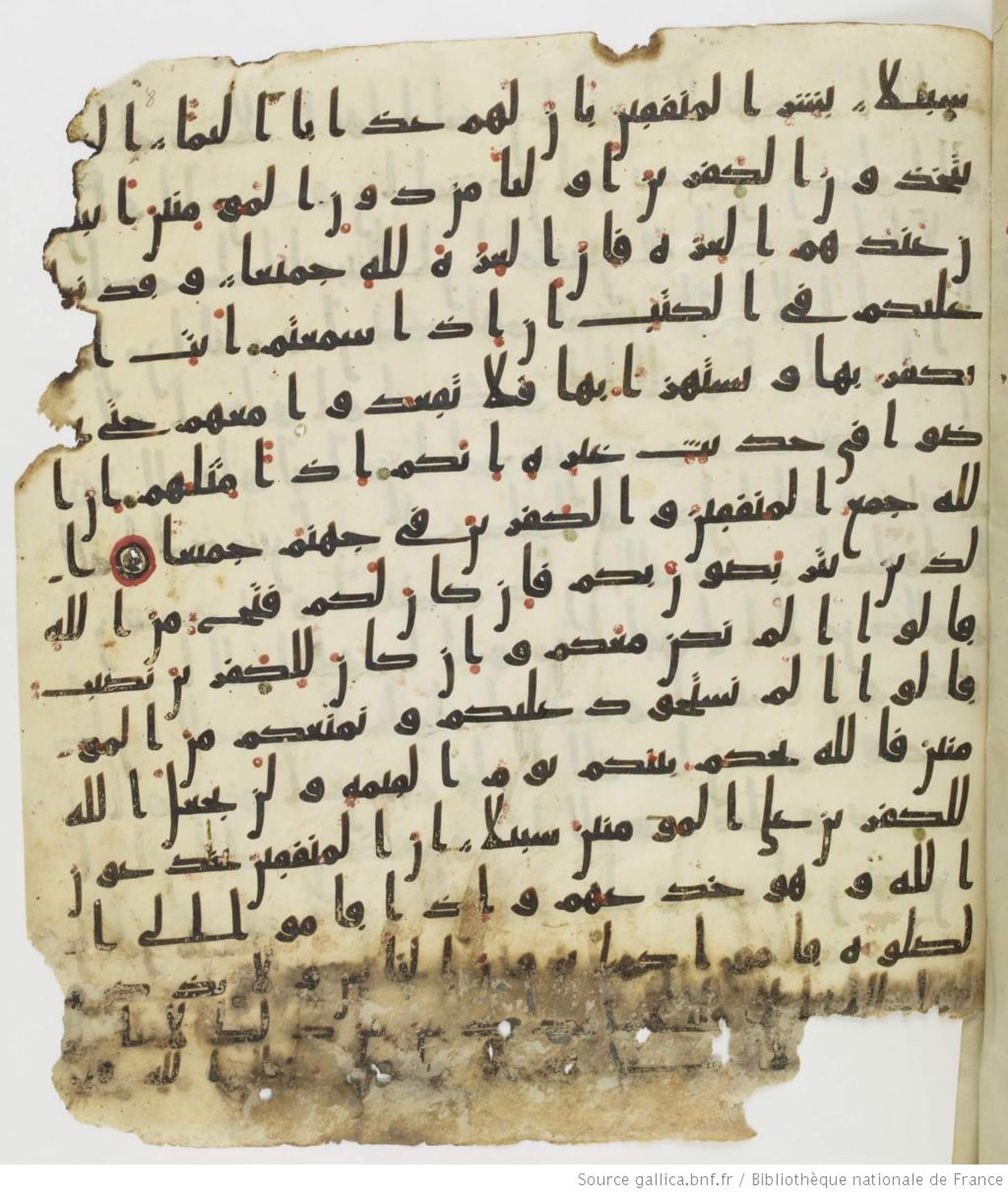 Paris, BnF, Arabe 330 (b) (Scan 4), in kūfī B.Ib script, showing Surah 4:137 from 8th Century AD found in Fustat (Old Cairo), Egypt, currently housed at Bibliothèque nationale de France, Paris