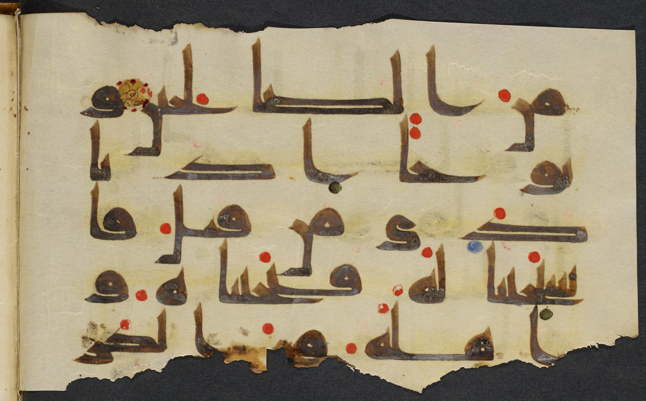Copenhagen, Det Kongelige Bibliotek, Cod. Arab. 36 (Scan 1), in kūfī D.I script, showing Surah 21:76 from Mid 8th to Late 10th Century AD found in Egypt, currently housed at Det Kongelige Bibliotek (The Royal Library), Copenhagen