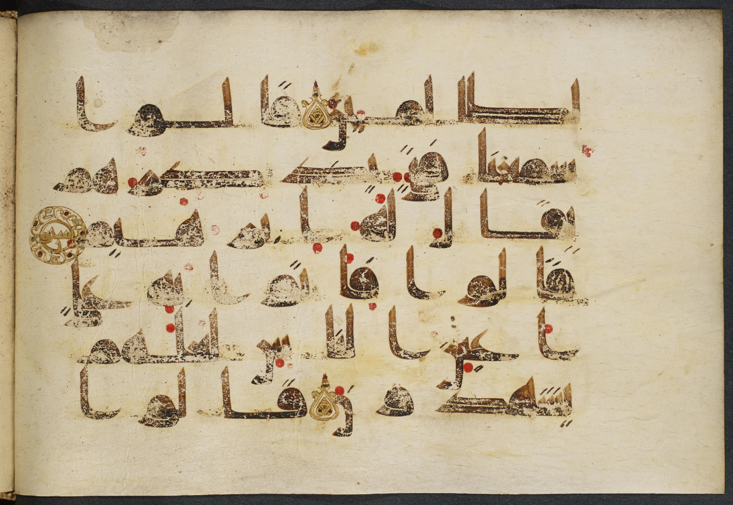 Copenhagen, Det Kongelige Bibliotek, Cod. Arab. 36 (Scan 2), in kūfī D.I script, showing Surah 21:59 from Mid 8th to Late 10th Century AD found in Egypt, currently housed at Det Kongelige Bibliotek (The Royal Library), Copenhagen