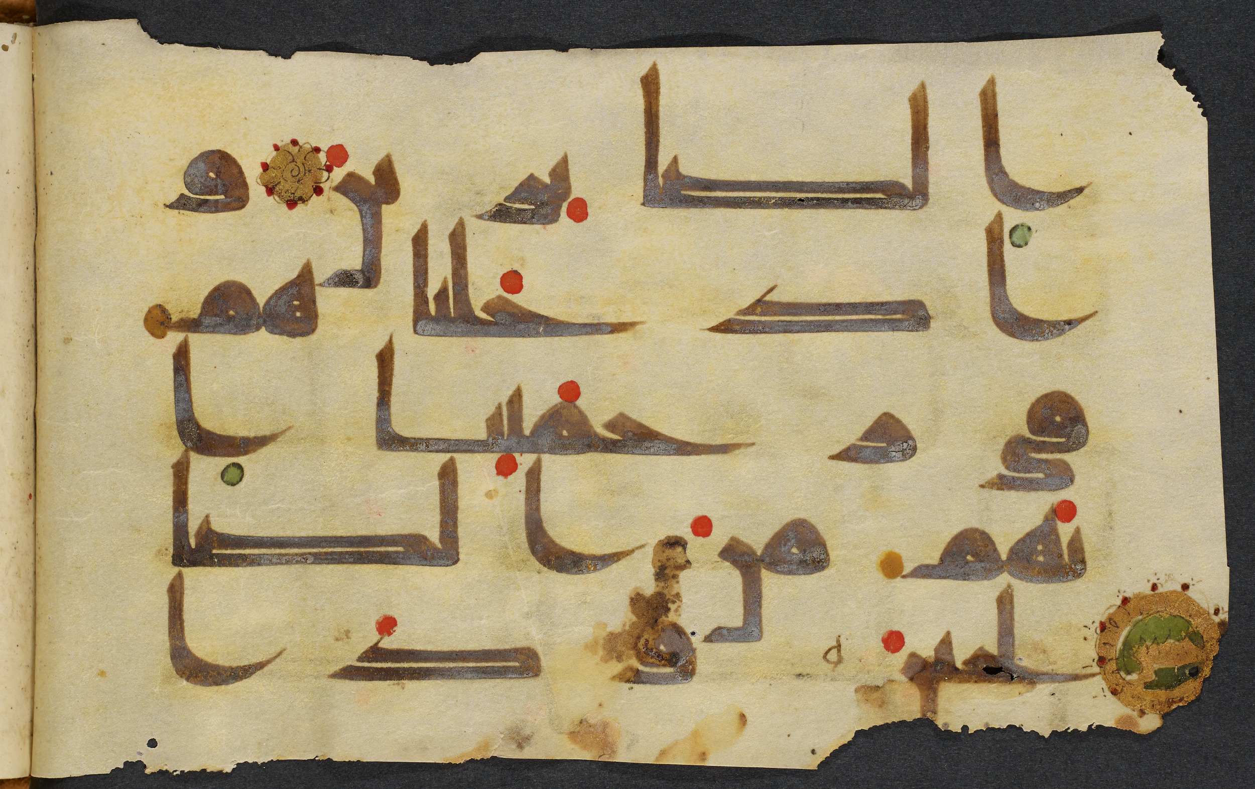 Copenhagen, Det Kongelige Bibliotek, Cod. Arab. 36 (Scan 1), in kūfī D.I script, showing Surah 21:87 from Mid 8th to Late 10th Century AD found in Egypt, currently housed at Det Kongelige Bibliotek (The Royal Library), Copenhagen