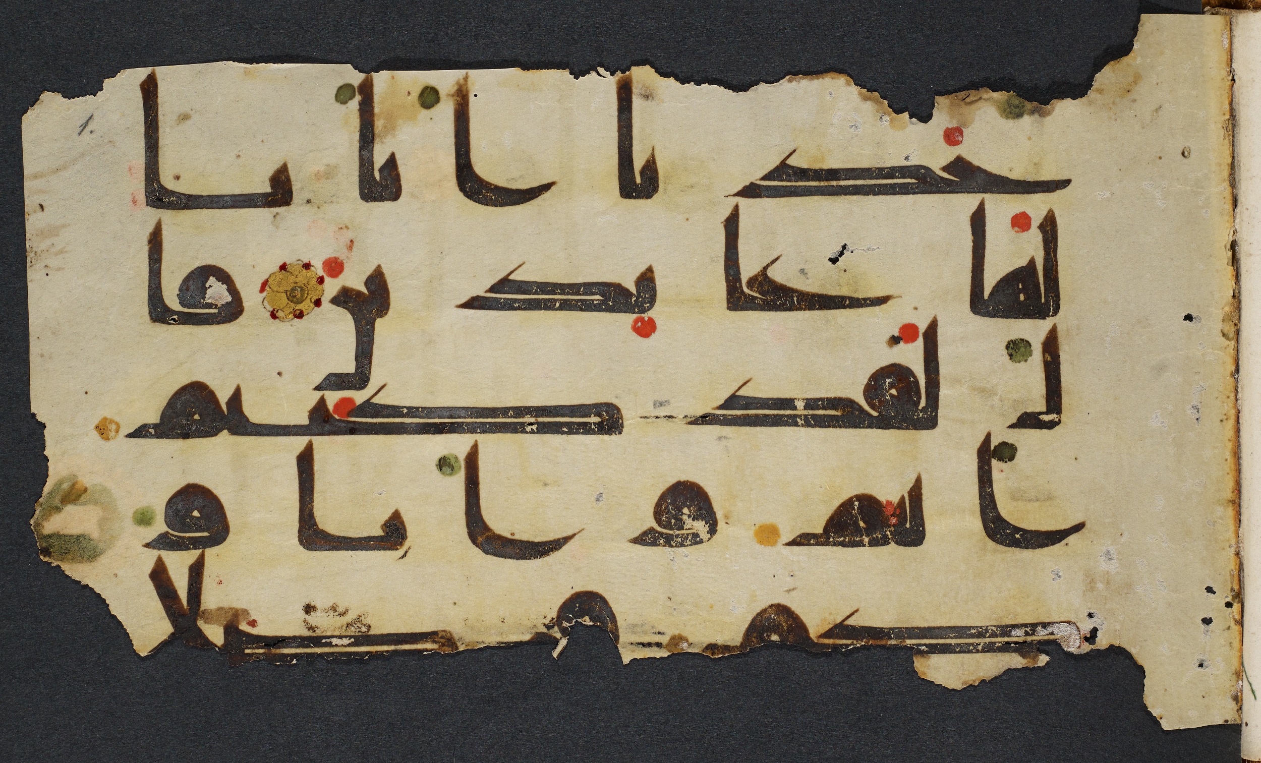 Copenhagen, Det Kongelige Bibliotek, Cod. Arab. 36 (Scan 3), in kūfī D.I script, showing Surah 21:54 from Mid 8th to Late 10th Century AD found in Egypt, currently housed at Det Kongelige Bibliotek (The Royal Library), Copenhagen