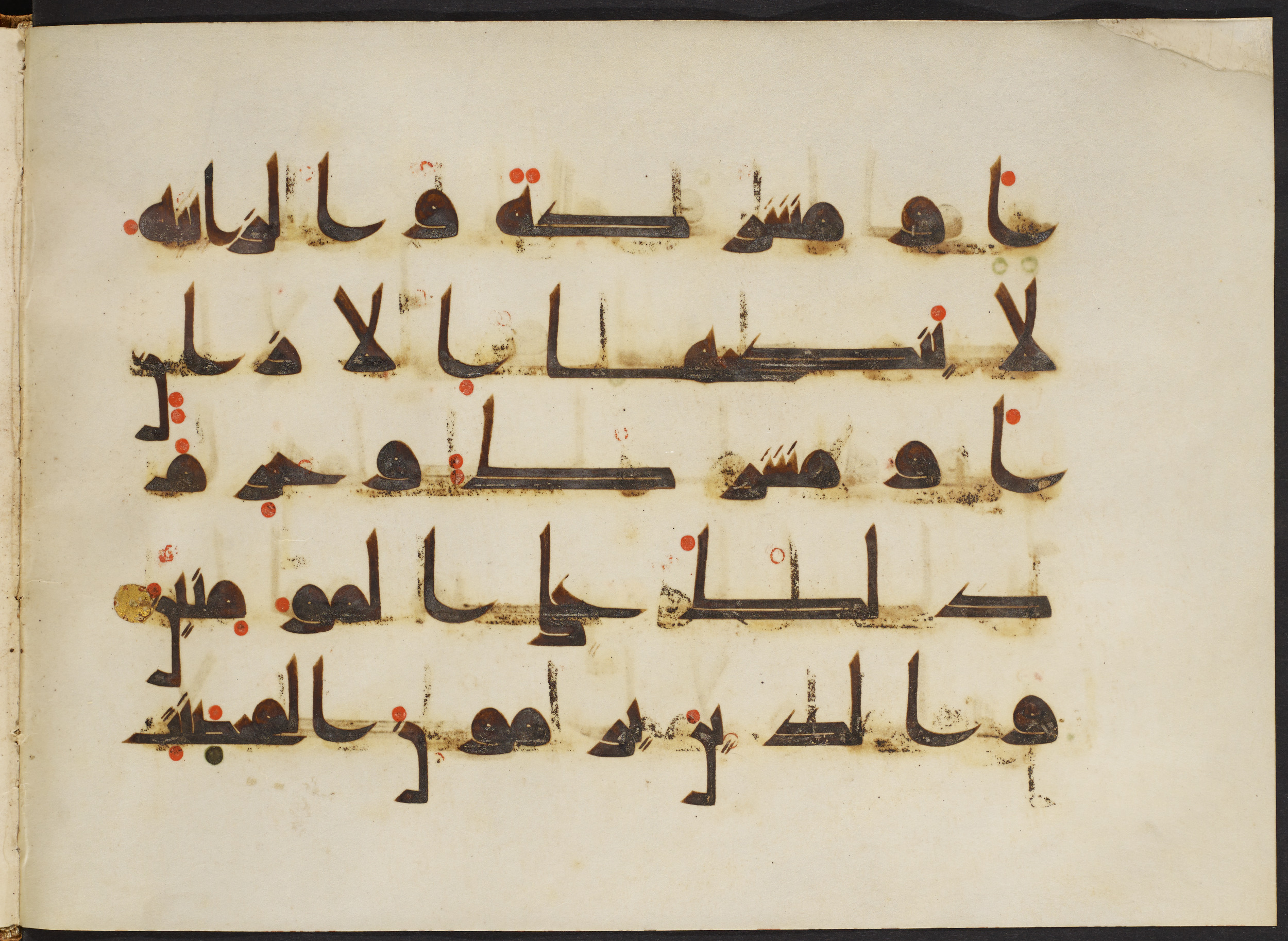 Copenhagen, Det Kongelige Bibliotek, Cod. Arab. 36 (Scan 1), in kūfī D.I script, showing Surah 24:4 from Mid 8th to Late 10th Century AD found in Egypt, currently housed at Det Kongelige Bibliotek (The Royal Library), Copenhagen